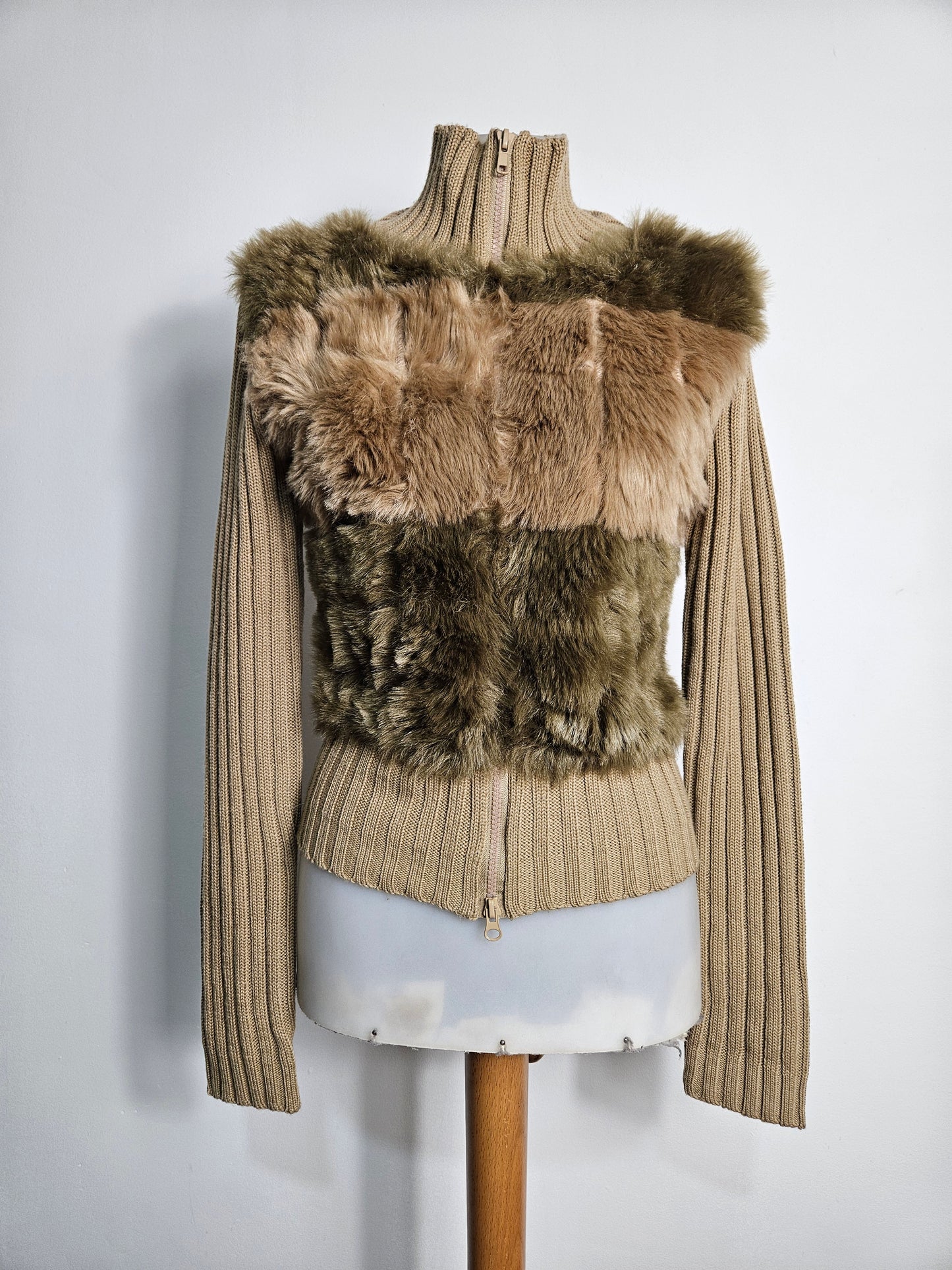 Blouson avec fausse fourrure