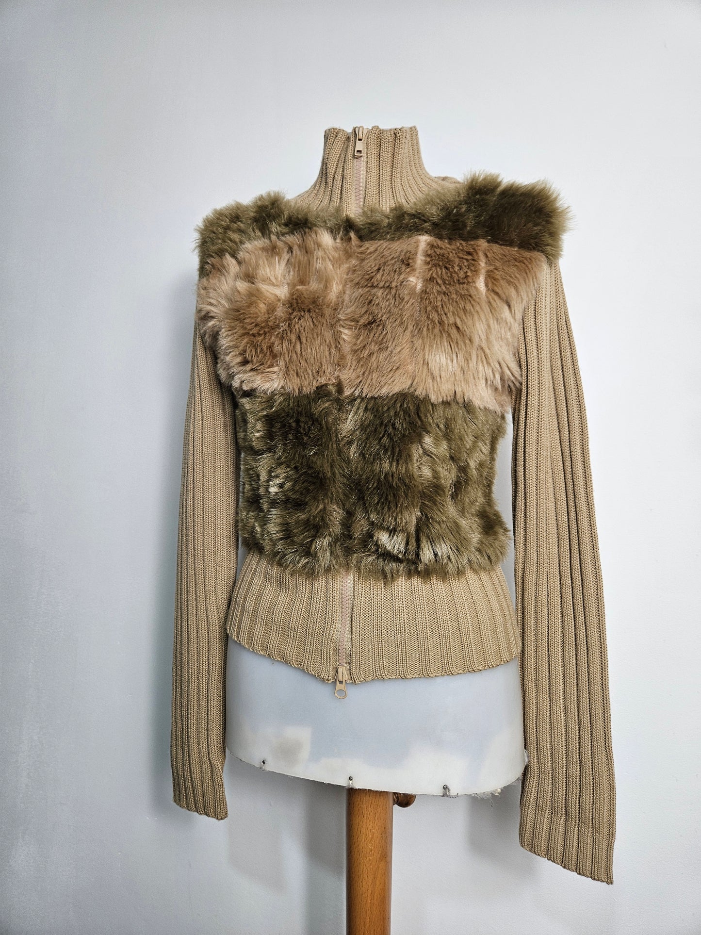 Blouson avec fausse fourrure