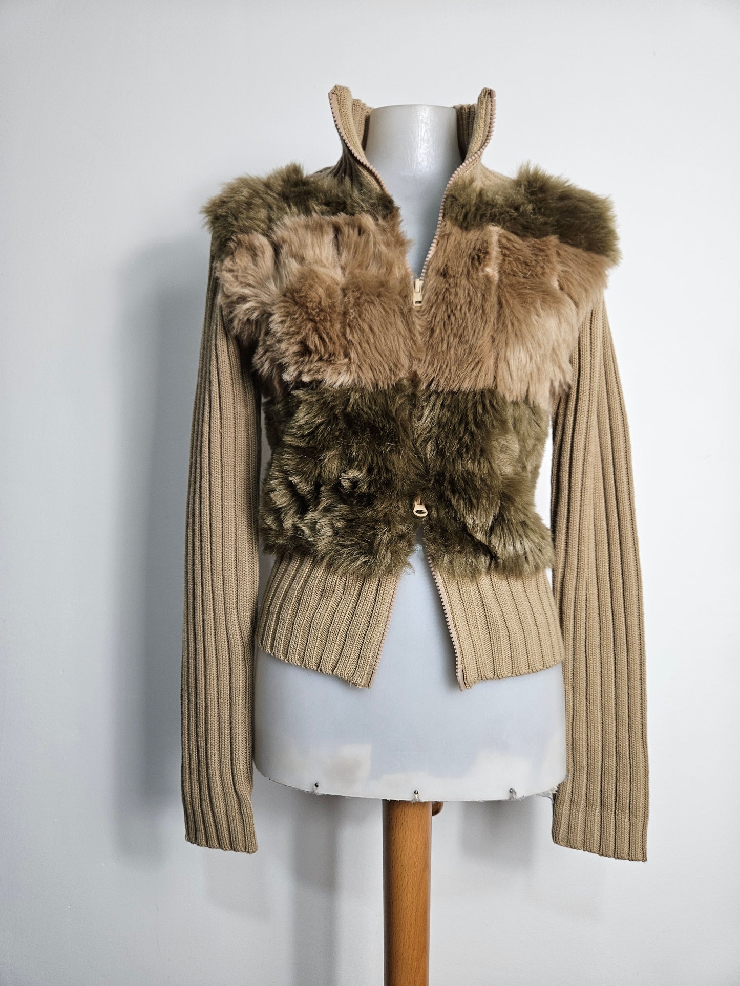 Blouson avec fausse fourrure