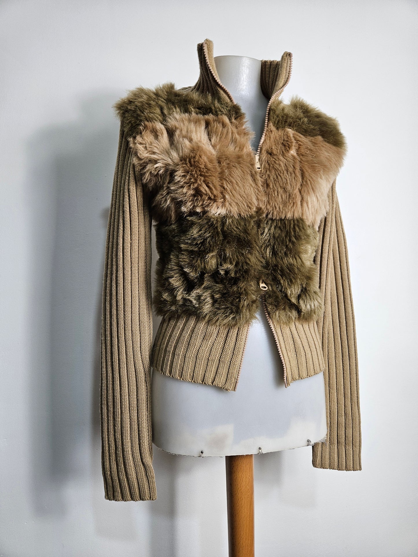 Blouson avec fausse fourrure