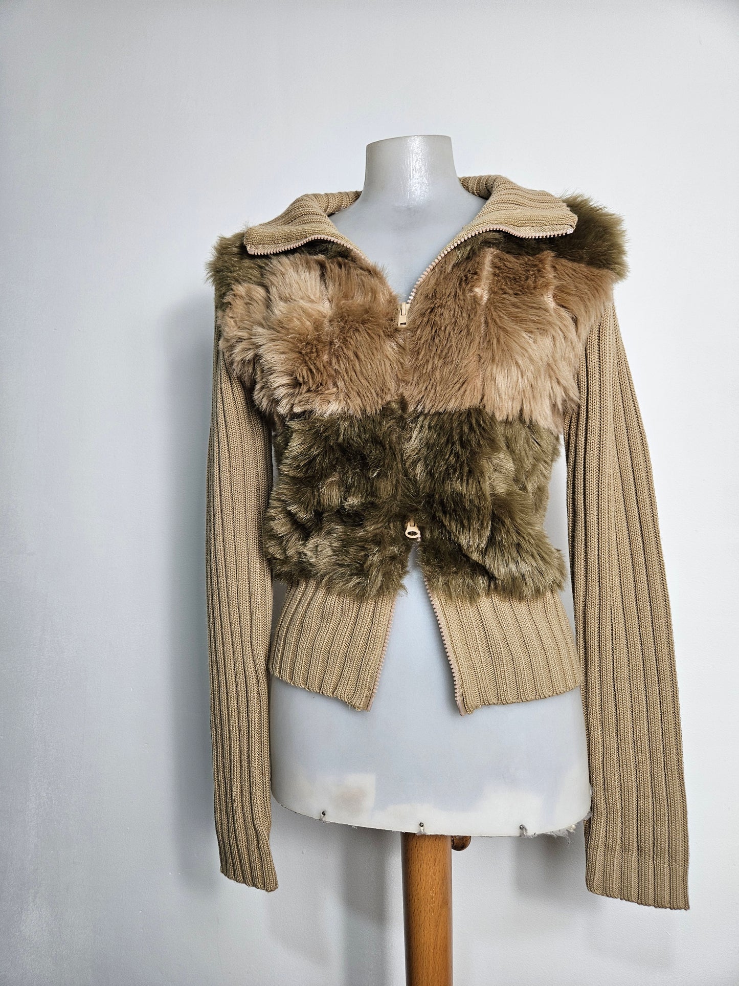 Blouson avec fausse fourrure