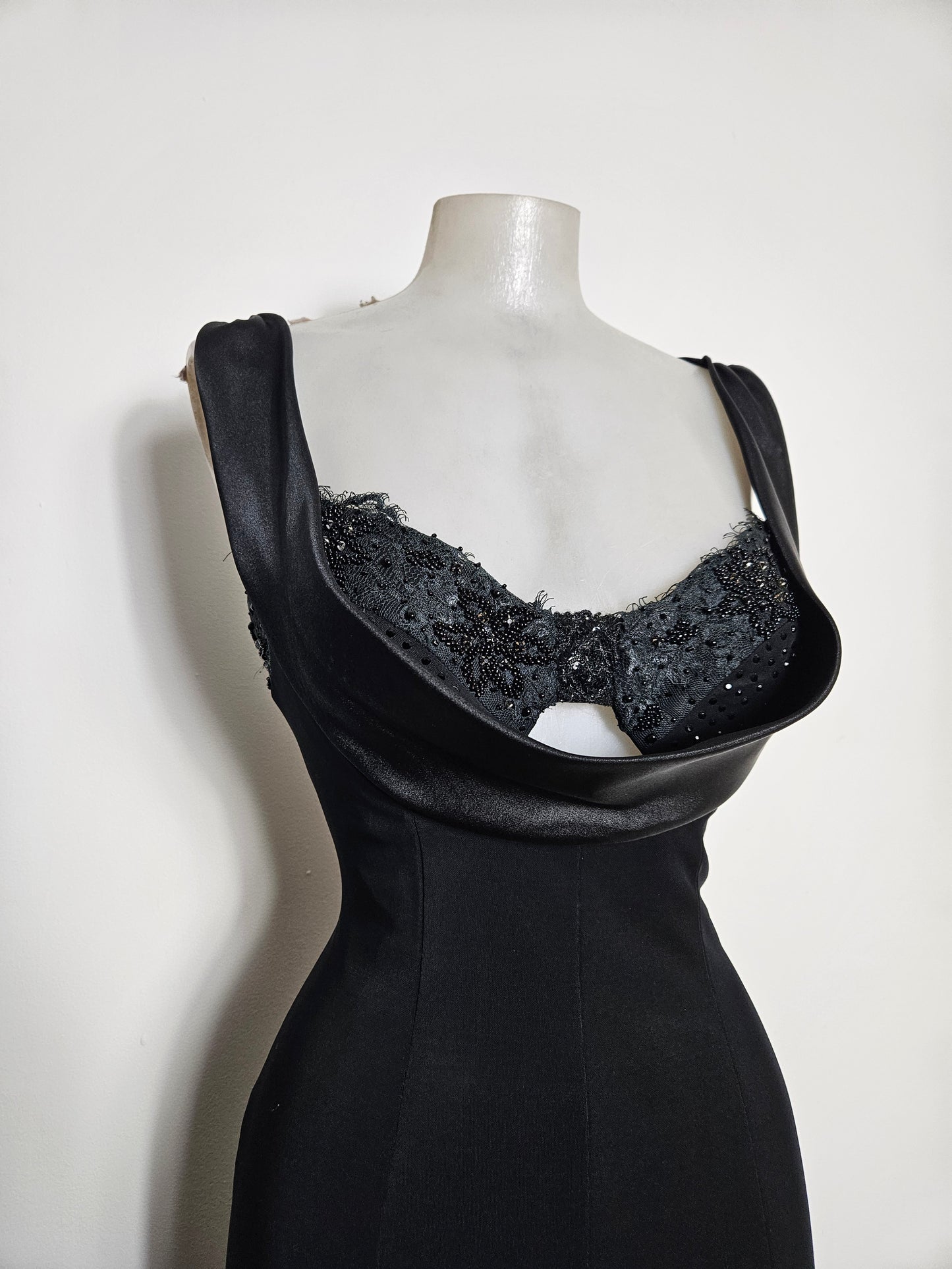 Robe de soirée asymétrique noire