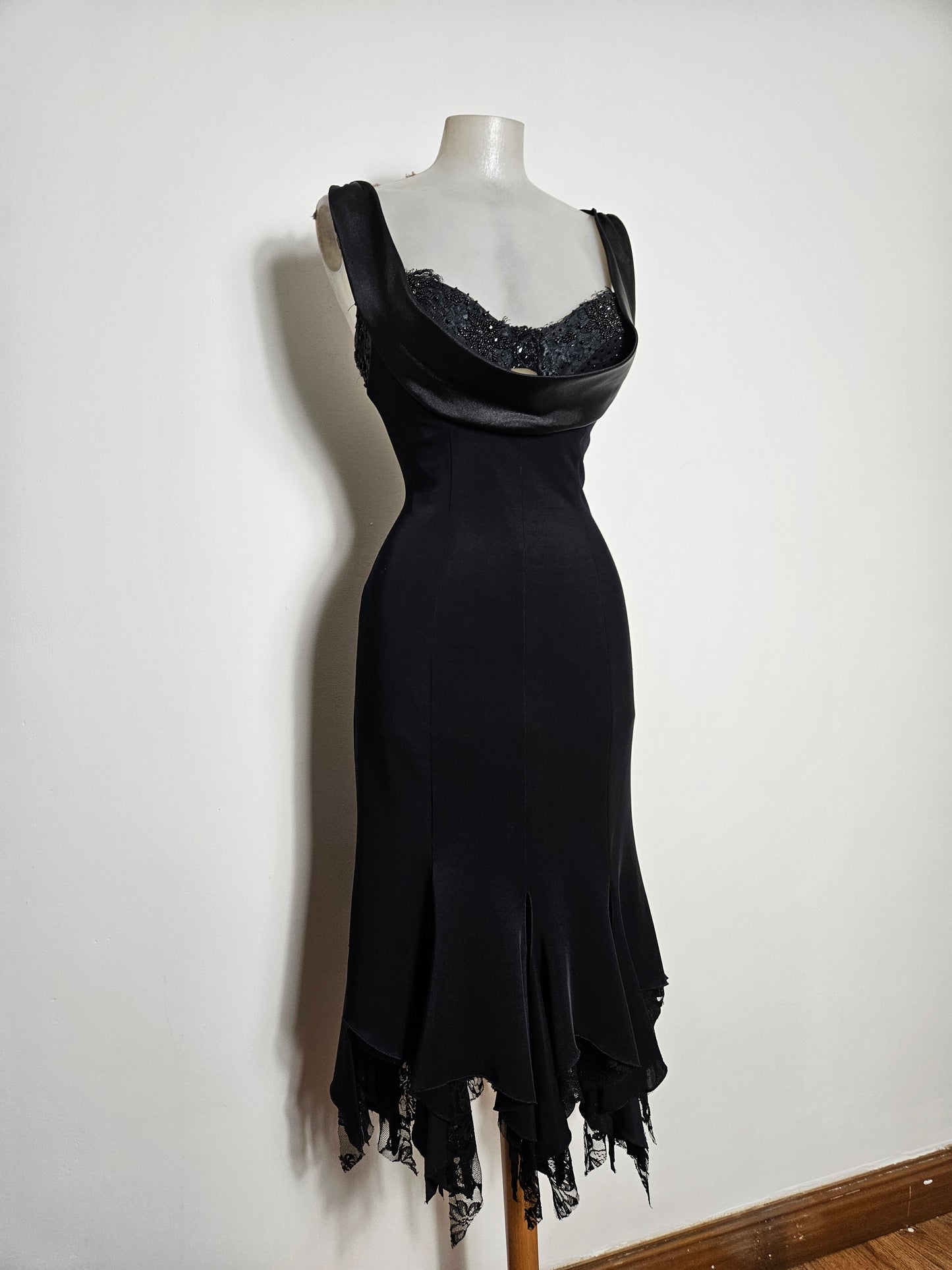 Robe de soirée asymétrique noire
