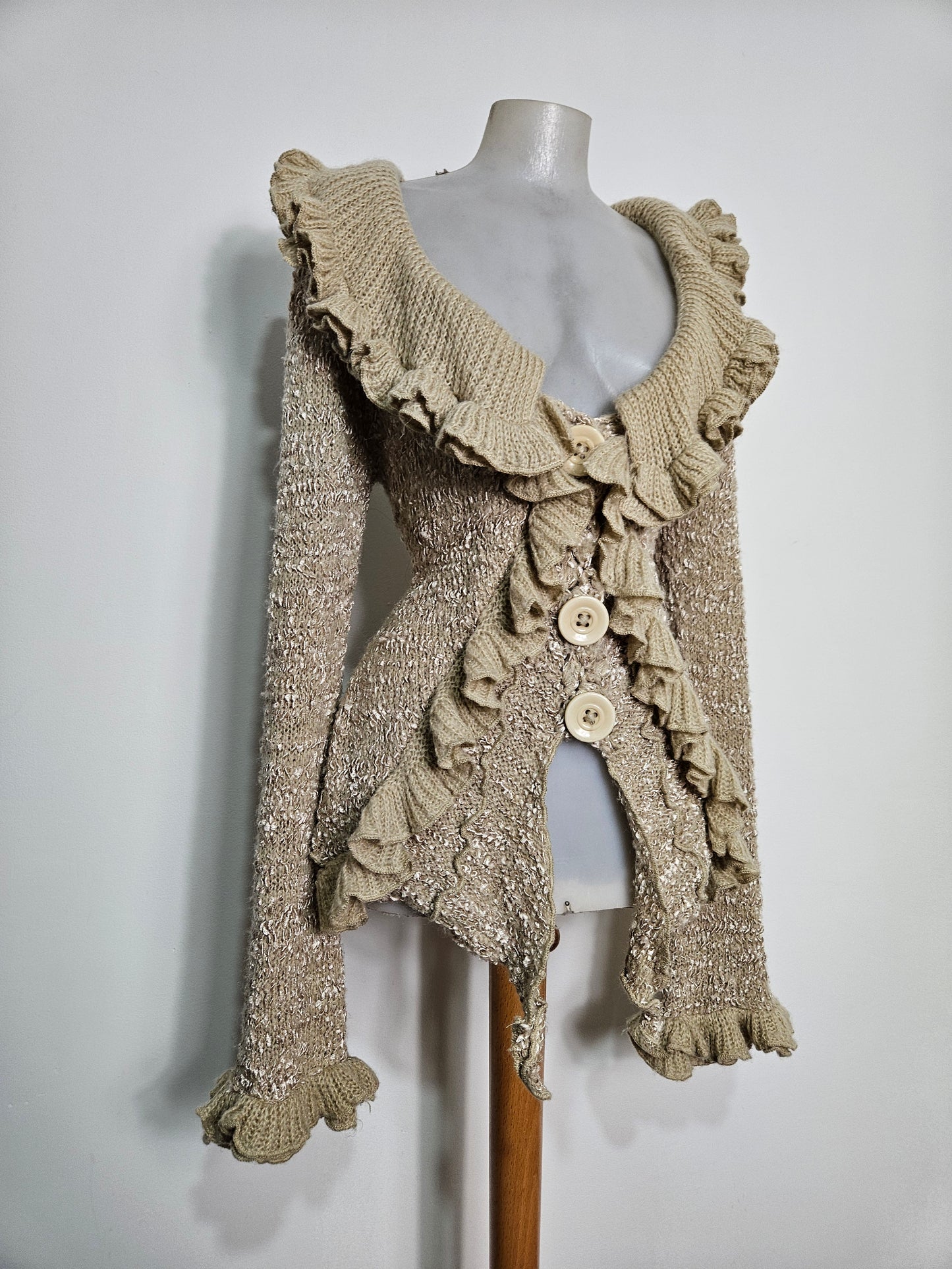 Cardigan beige à volants