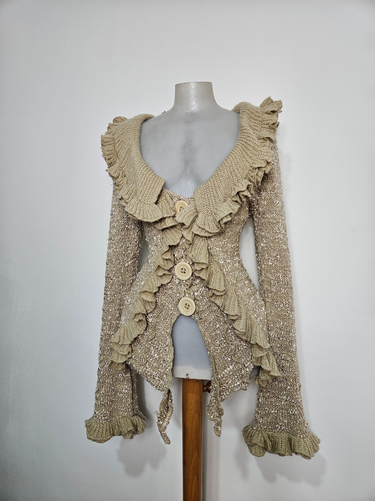 Cardigan beige à volants