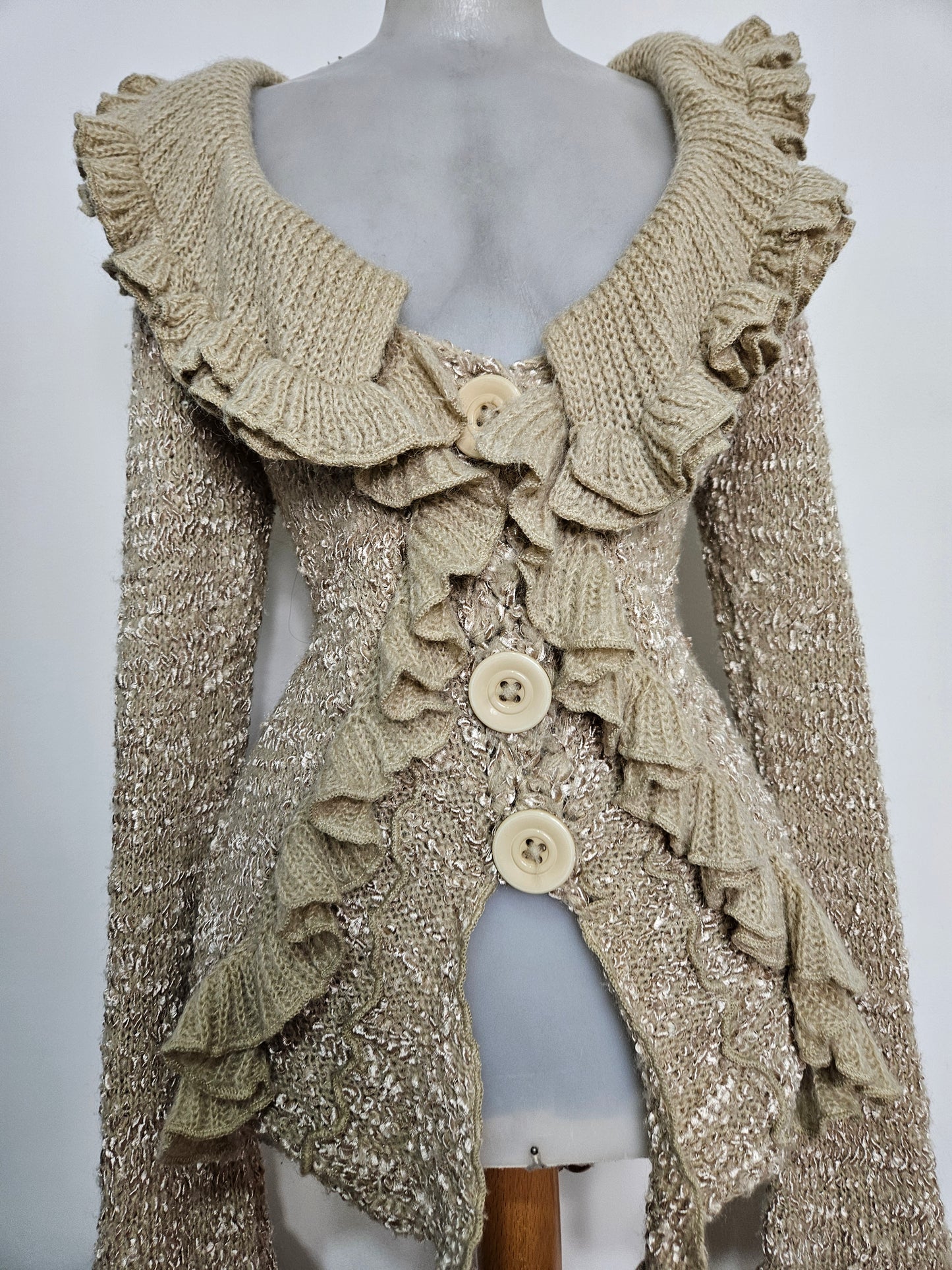 Cardigan beige à volants
