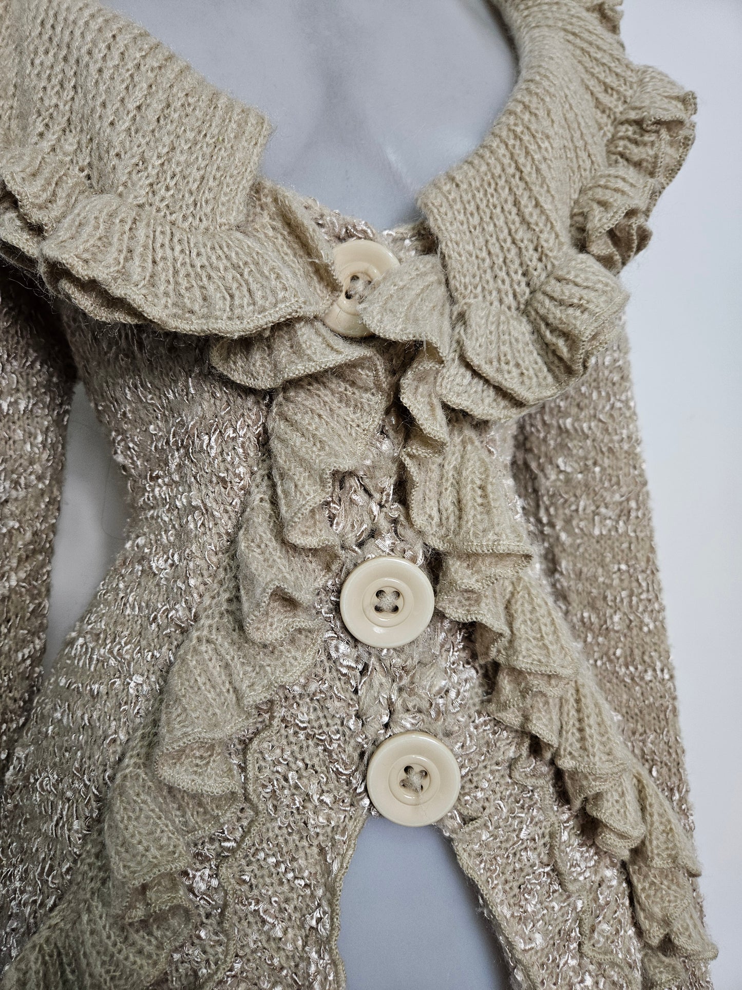 Cardigan beige à volants