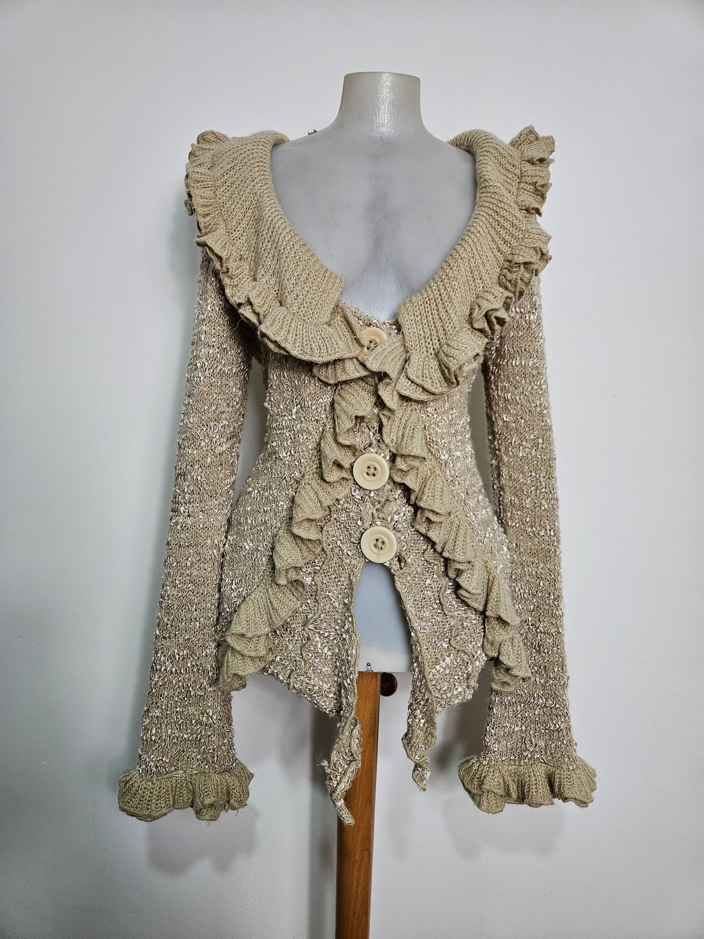 Cardigan beige à volants