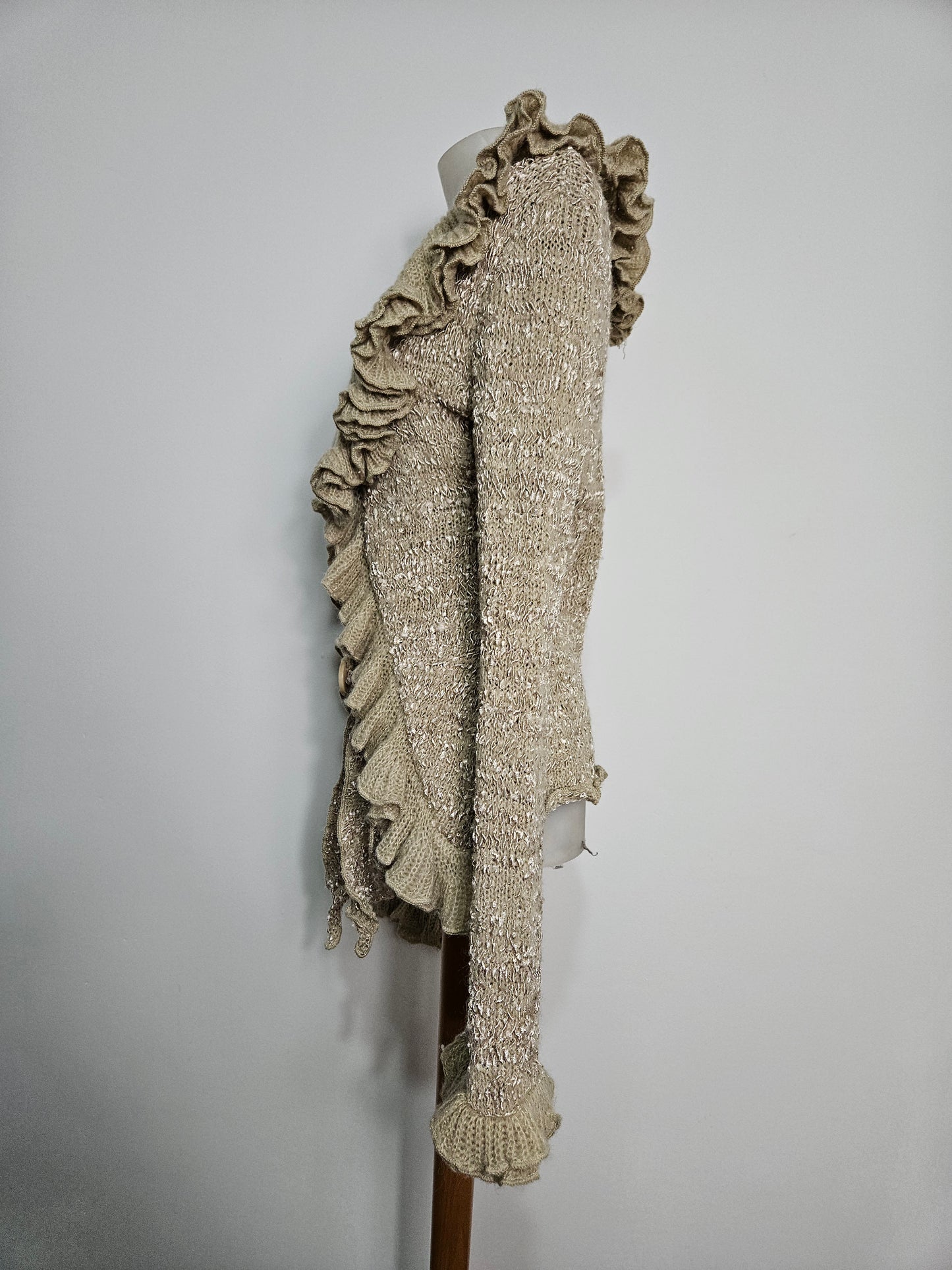 Cardigan beige à volants