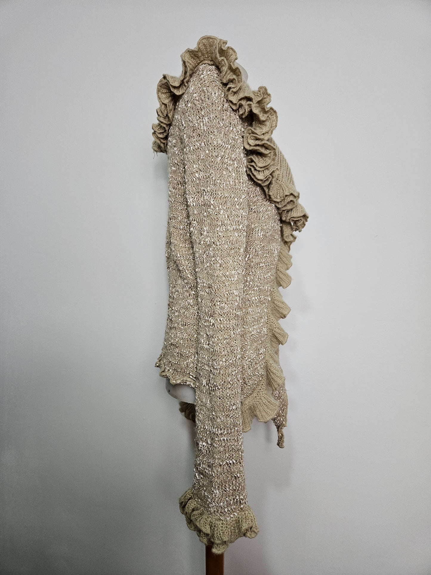 Cardigan beige à volants