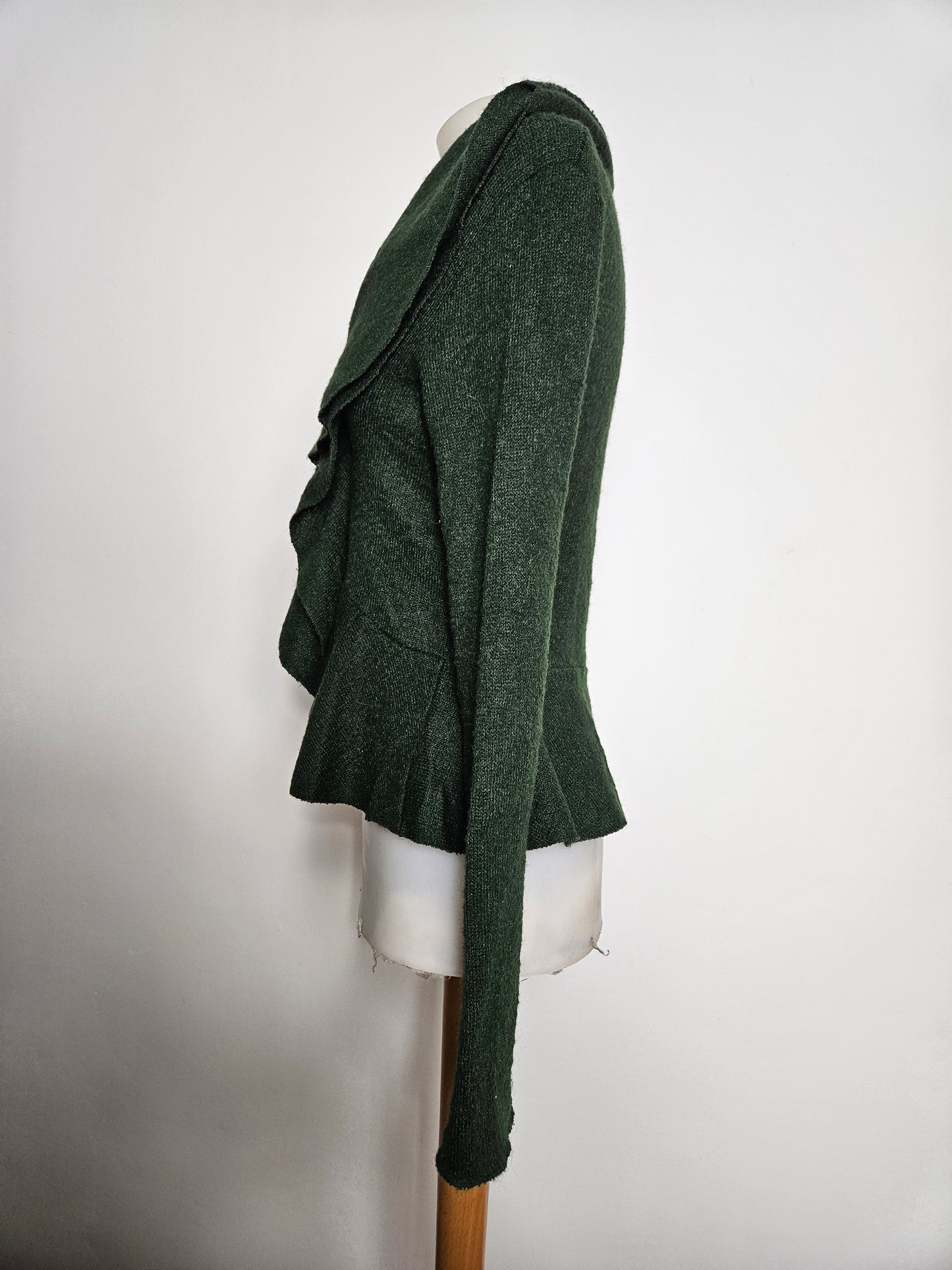 Pull vert à volants