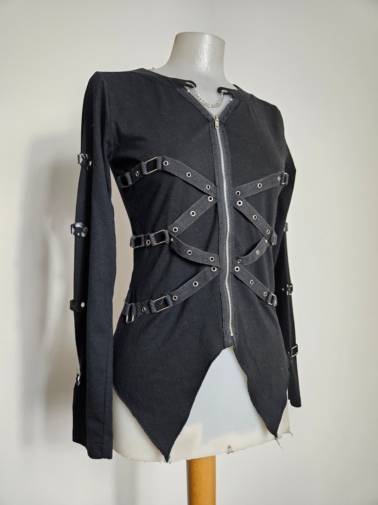 Haut détails sangles et chaines