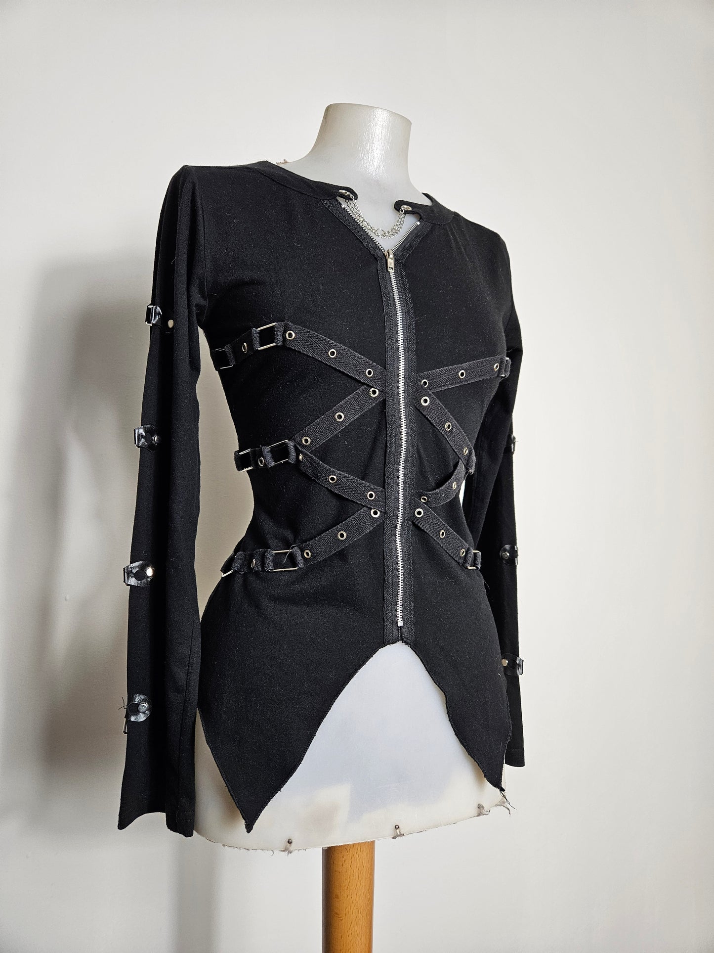 Haut détails sangles et chaines