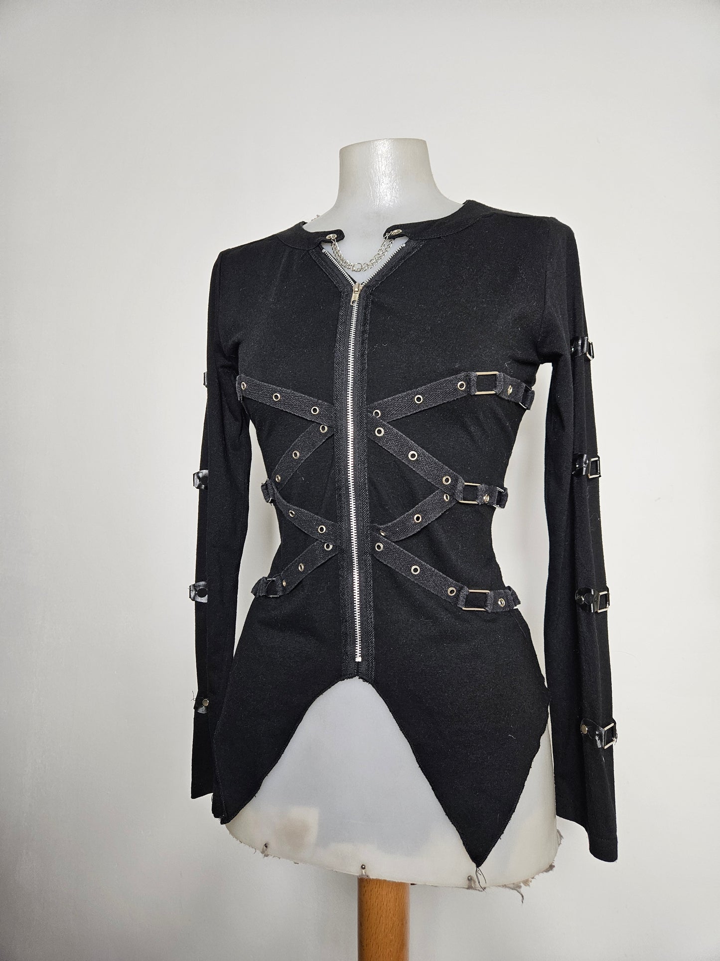 Haut détails sangles et chaines