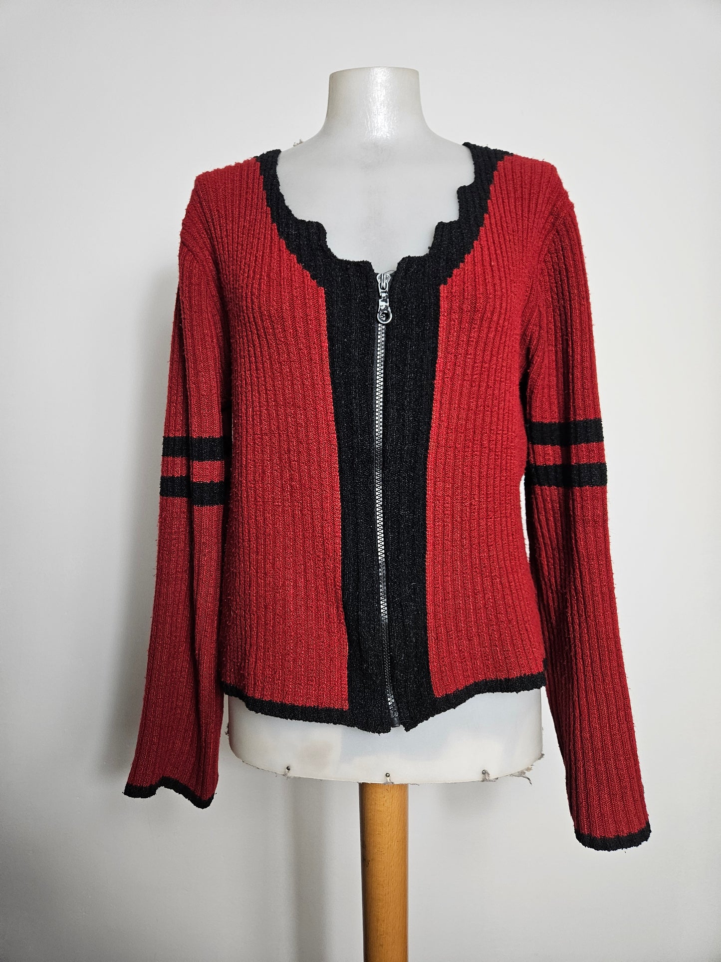 Cardigan rouge et noir