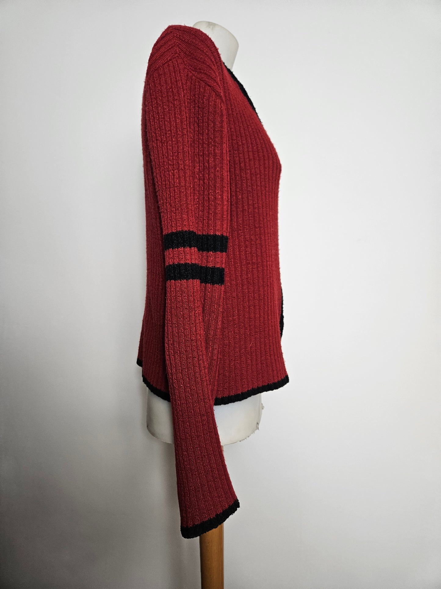 Cardigan rouge et noir