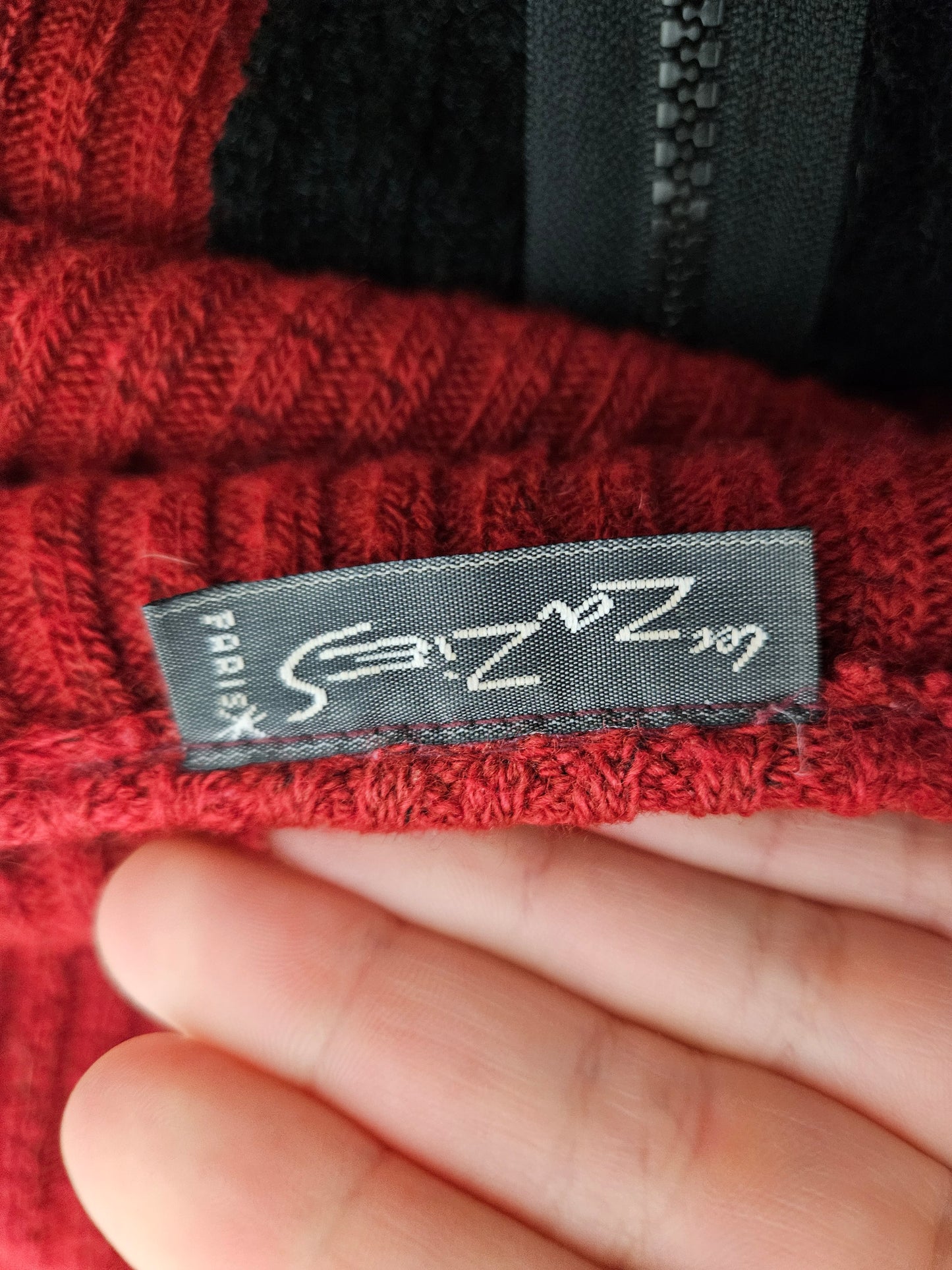 Cardigan rouge et noir