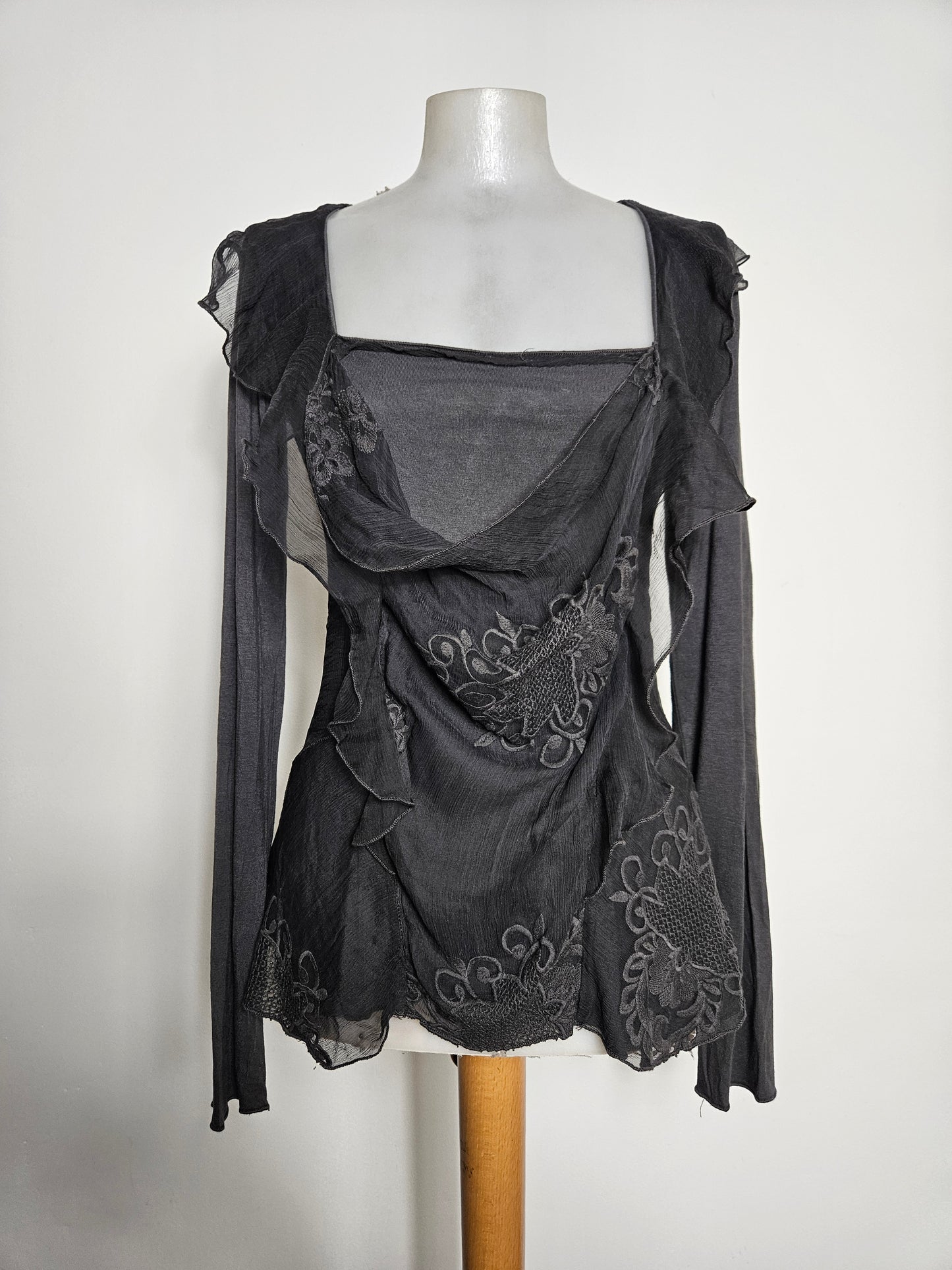 Haut en voile noir effet superposé