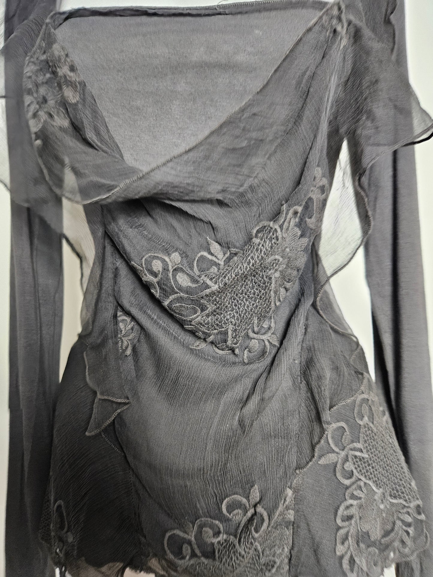 Haut en voile noir effet superposé