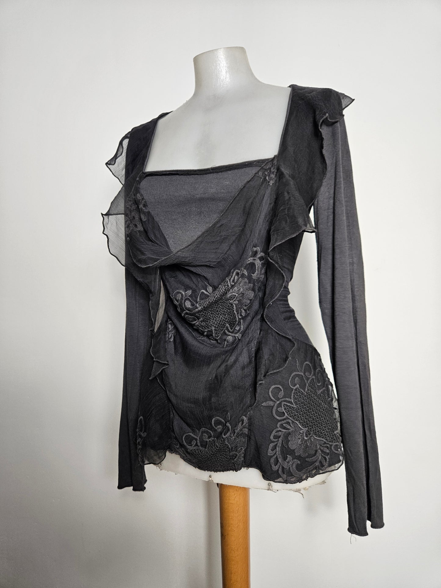 Haut en voile noir effet superposé