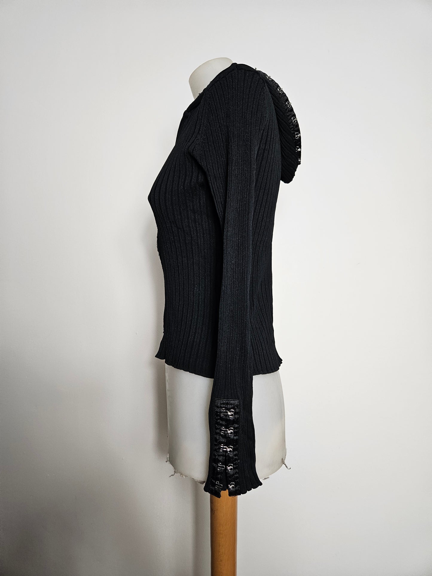 Haut noir fermeture crochets