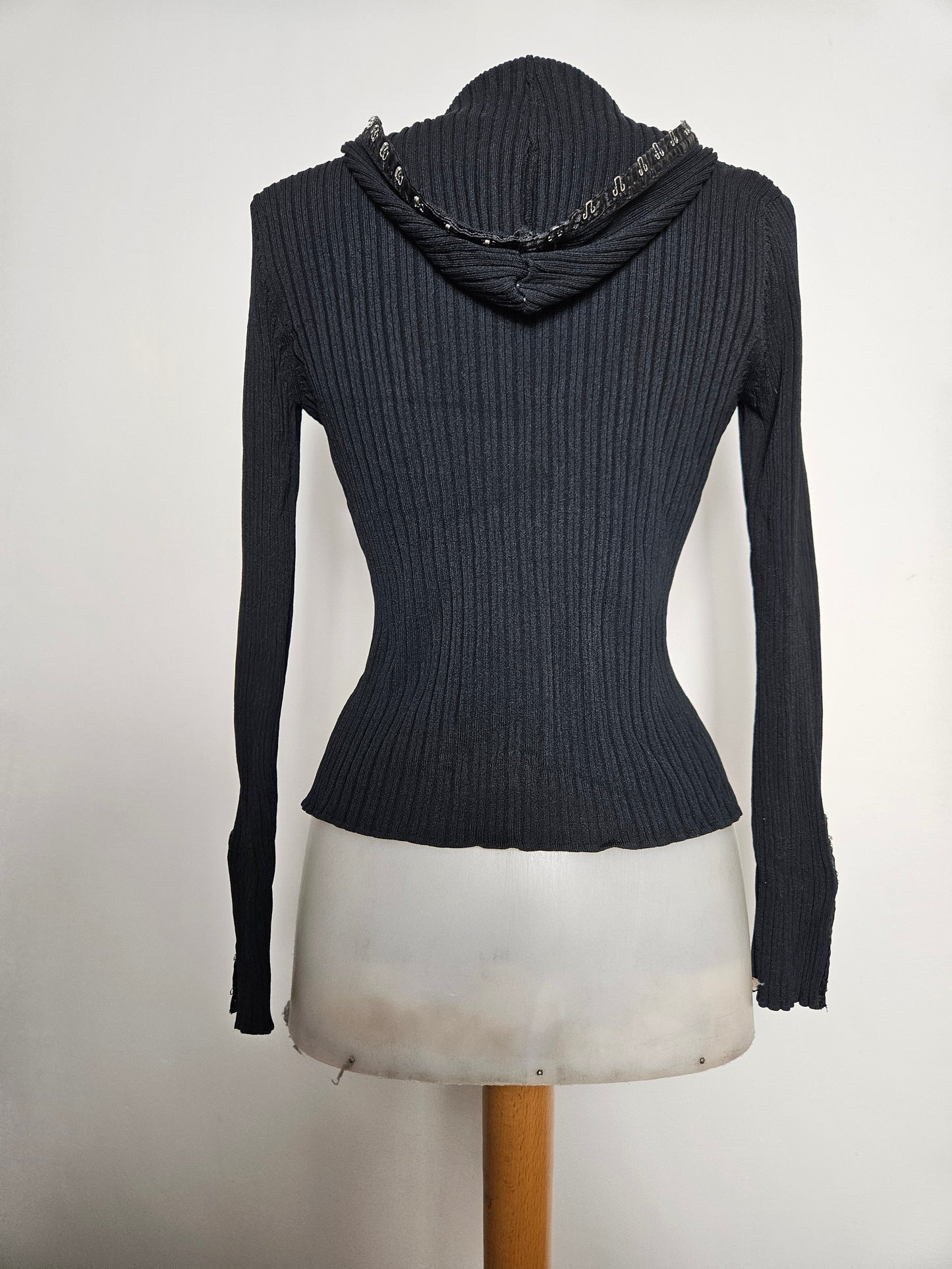 Haut noir fermeture crochets