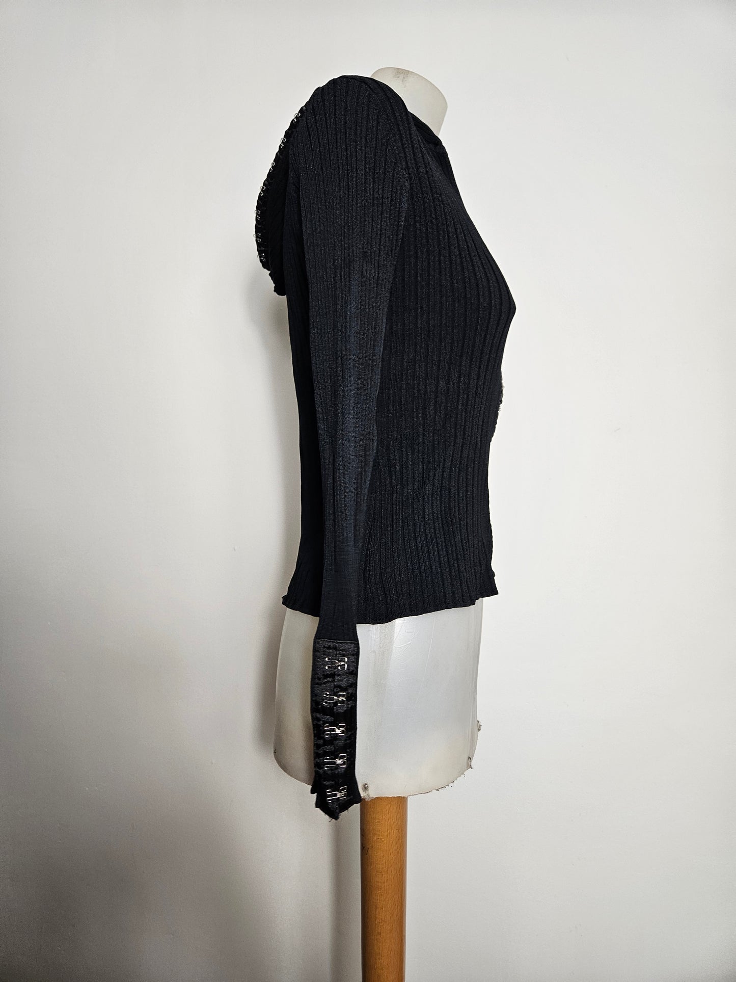 Haut noir fermeture crochets