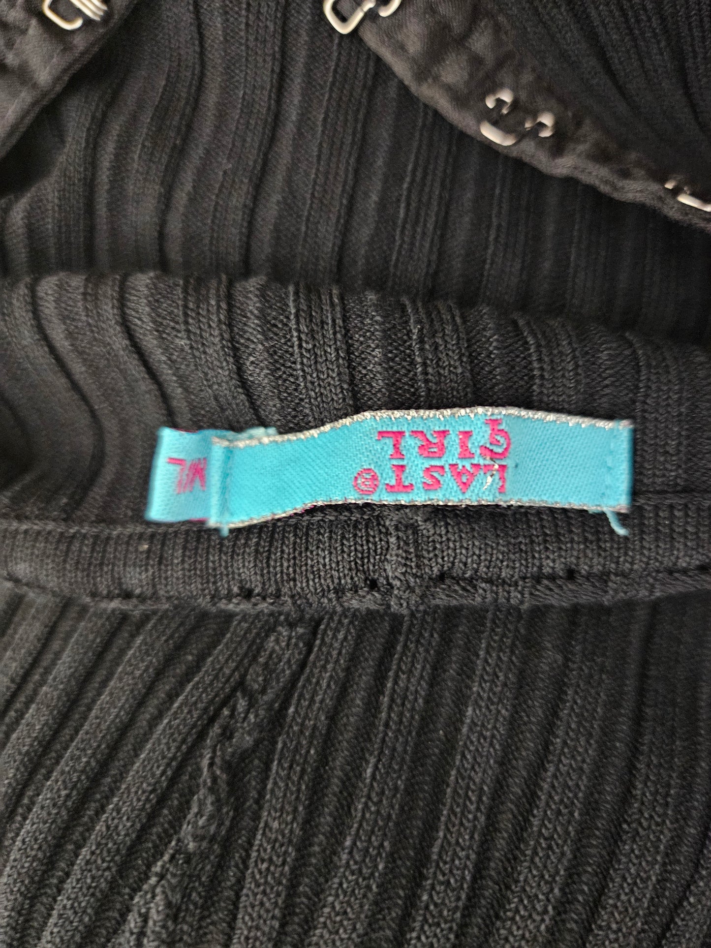 Haut noir fermeture crochets