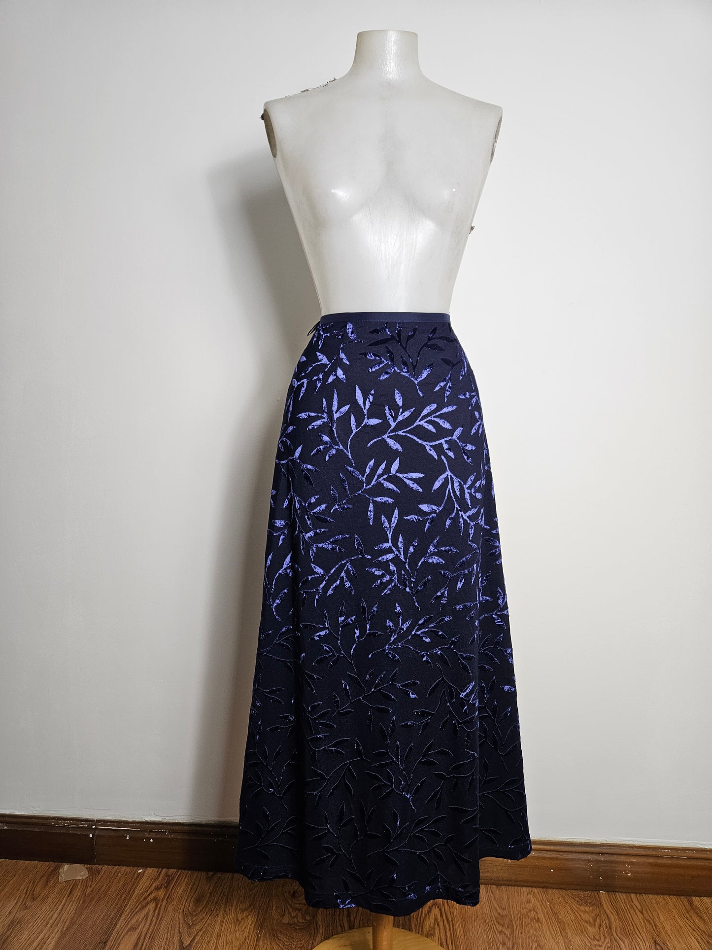 Jupe motif floral velours ras