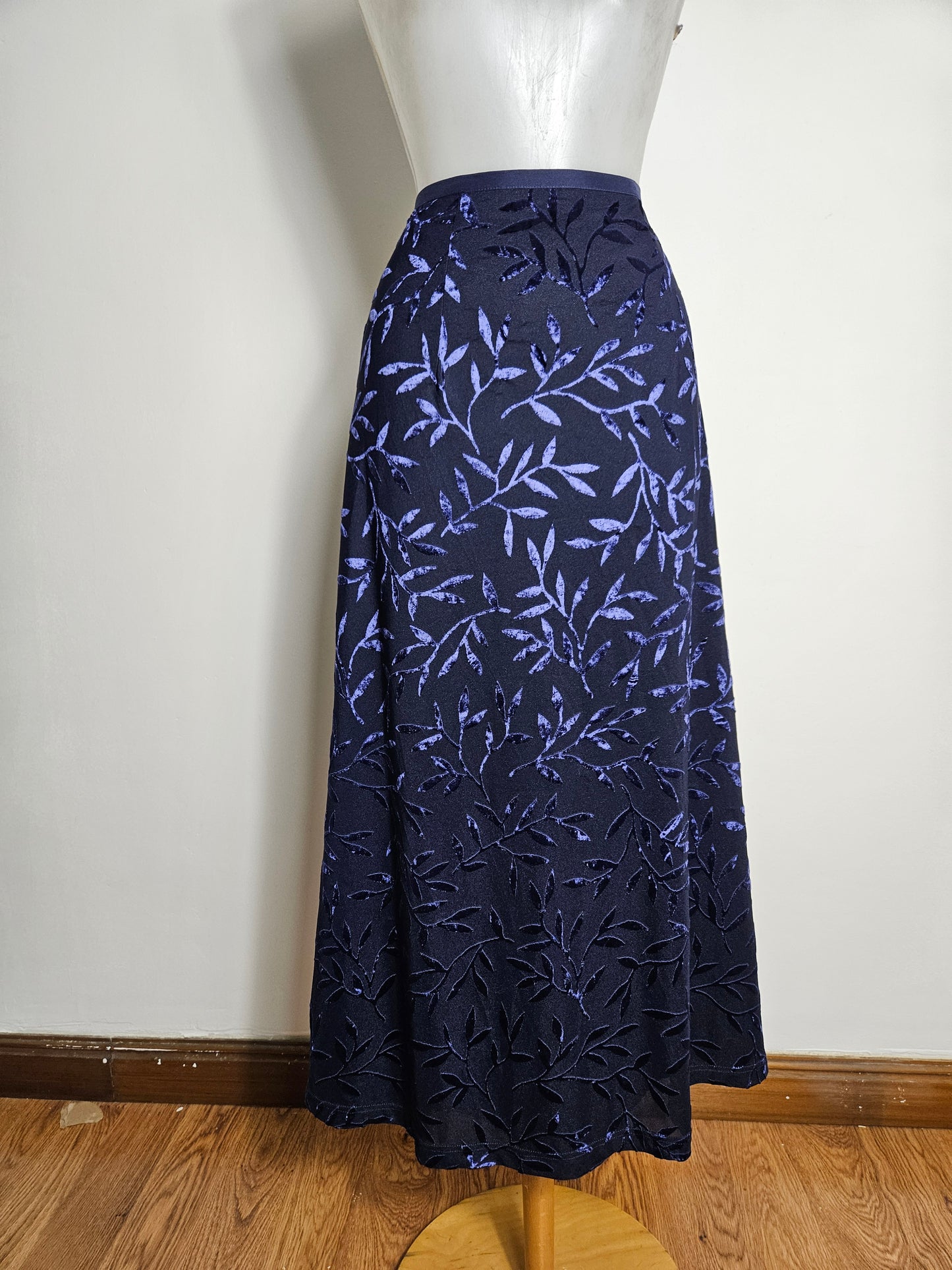 Jupe motif floral velours ras