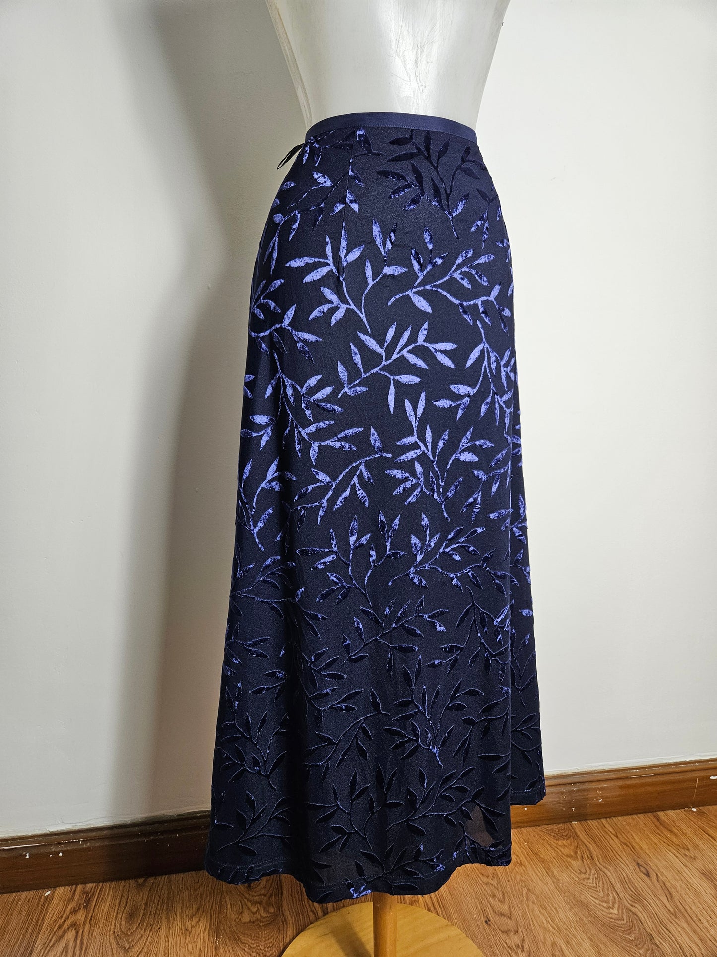 Jupe motif floral velours ras