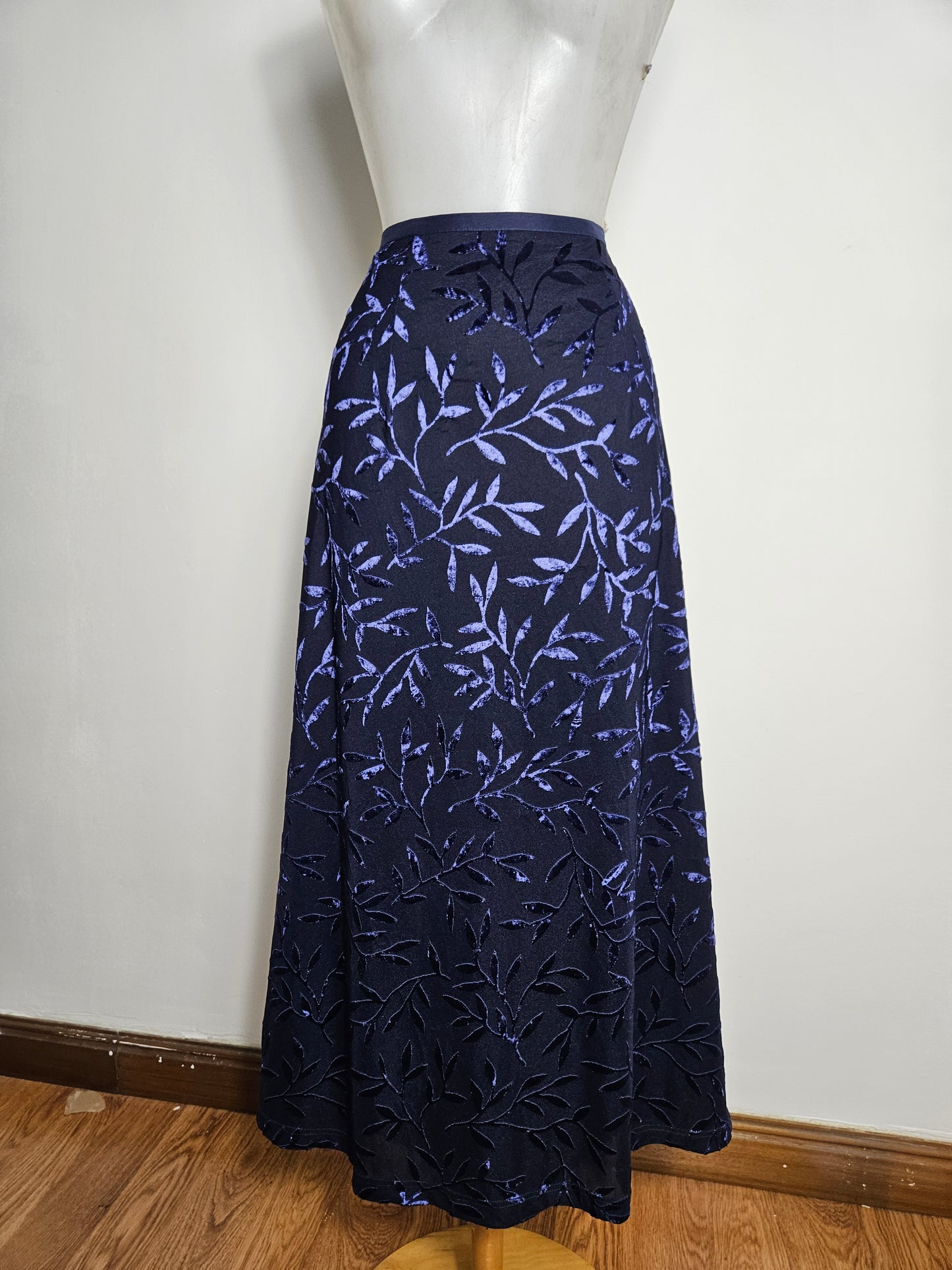 Jupe motif floral velours ras