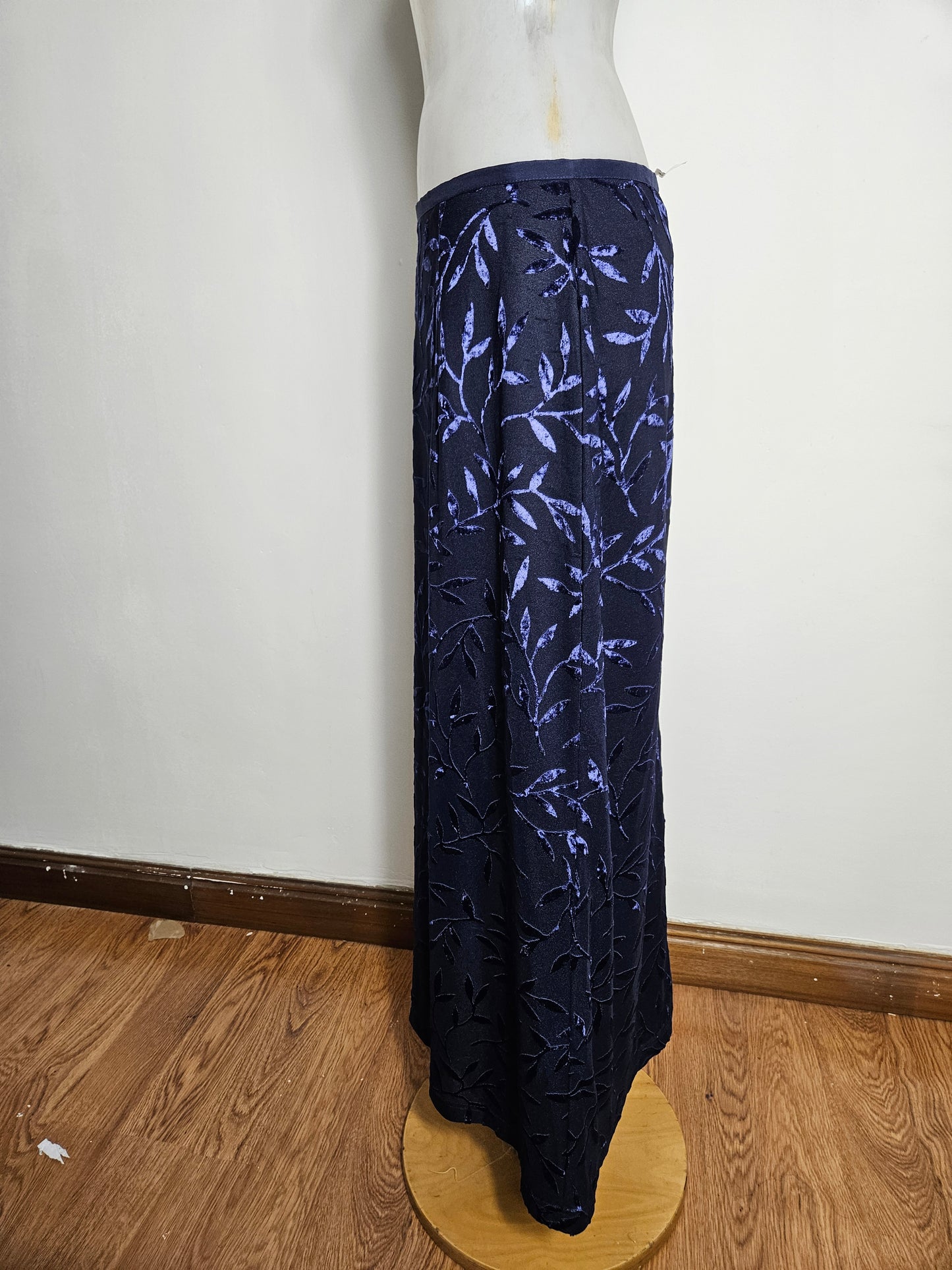 Jupe motif floral velours ras