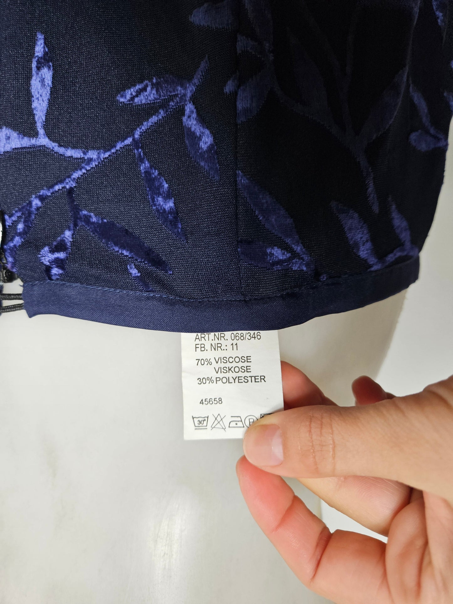 Jupe motif floral velours ras