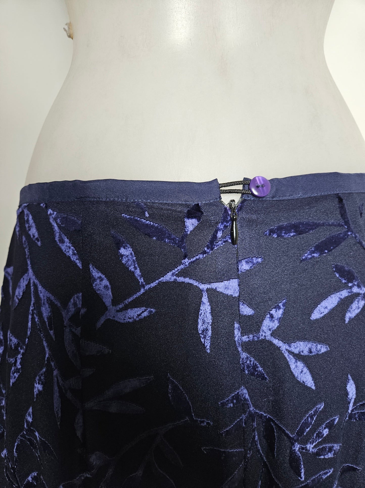 Jupe motif floral velours ras