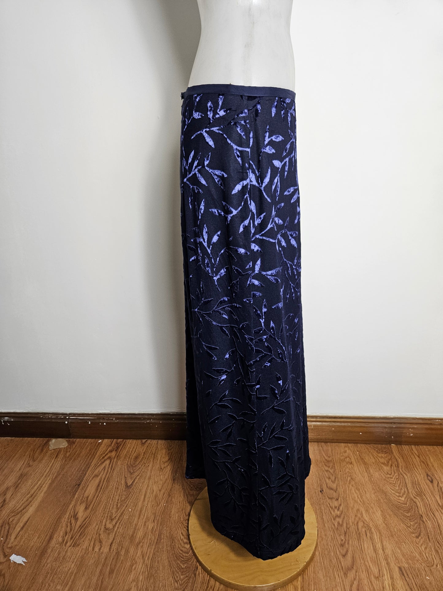 Jupe motif floral velours ras