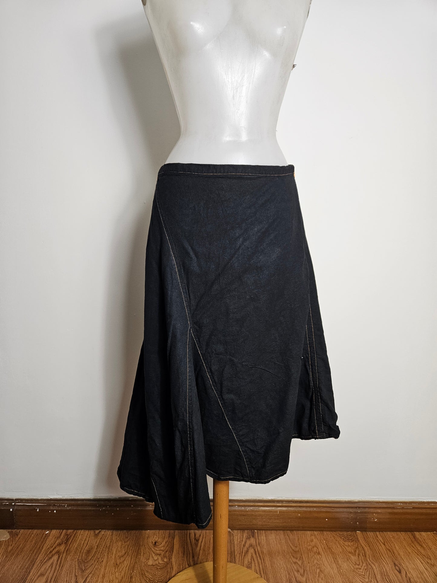 Jupe asymétrique noire et orange