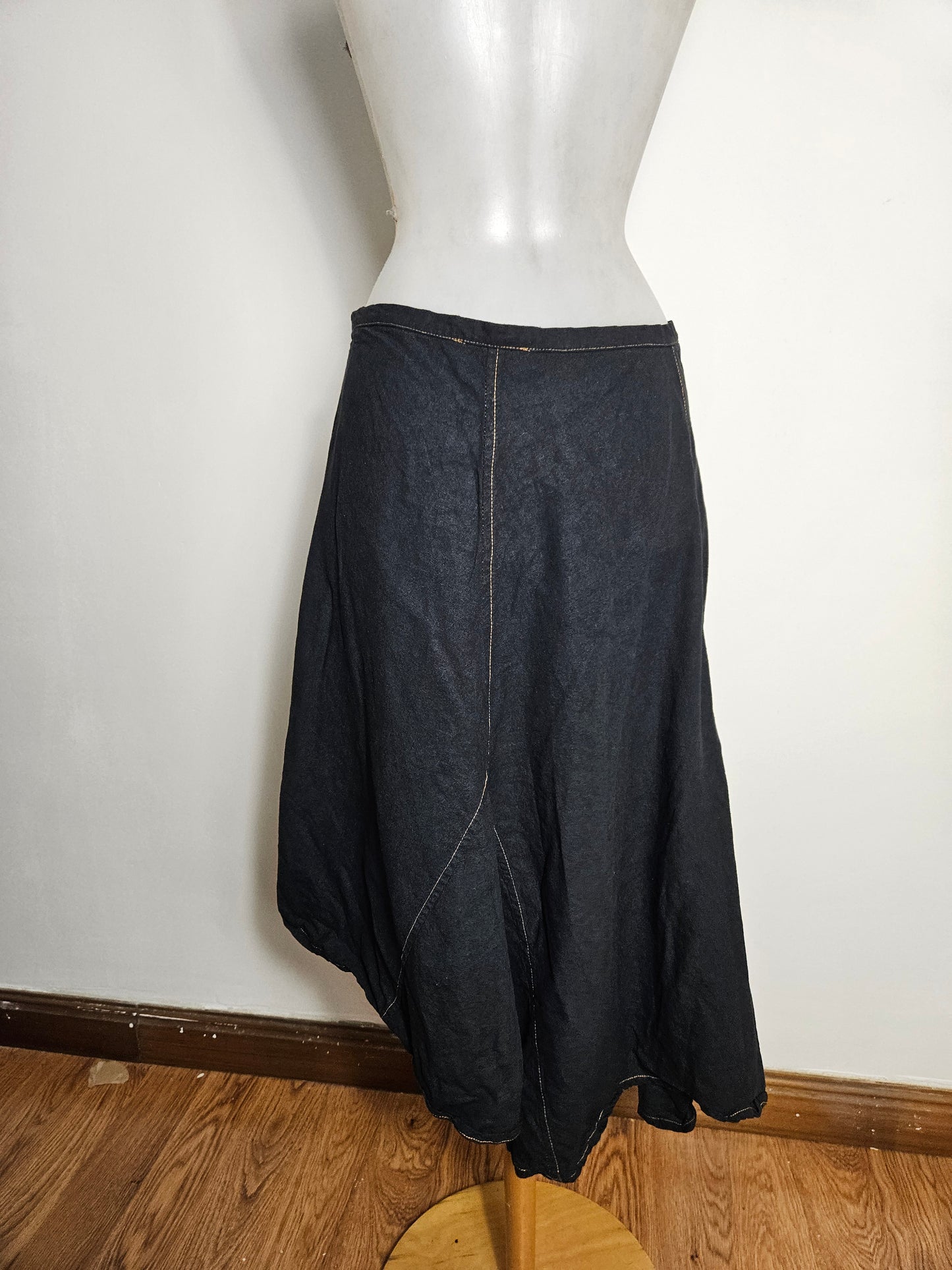 Jupe asymétrique noire et orange