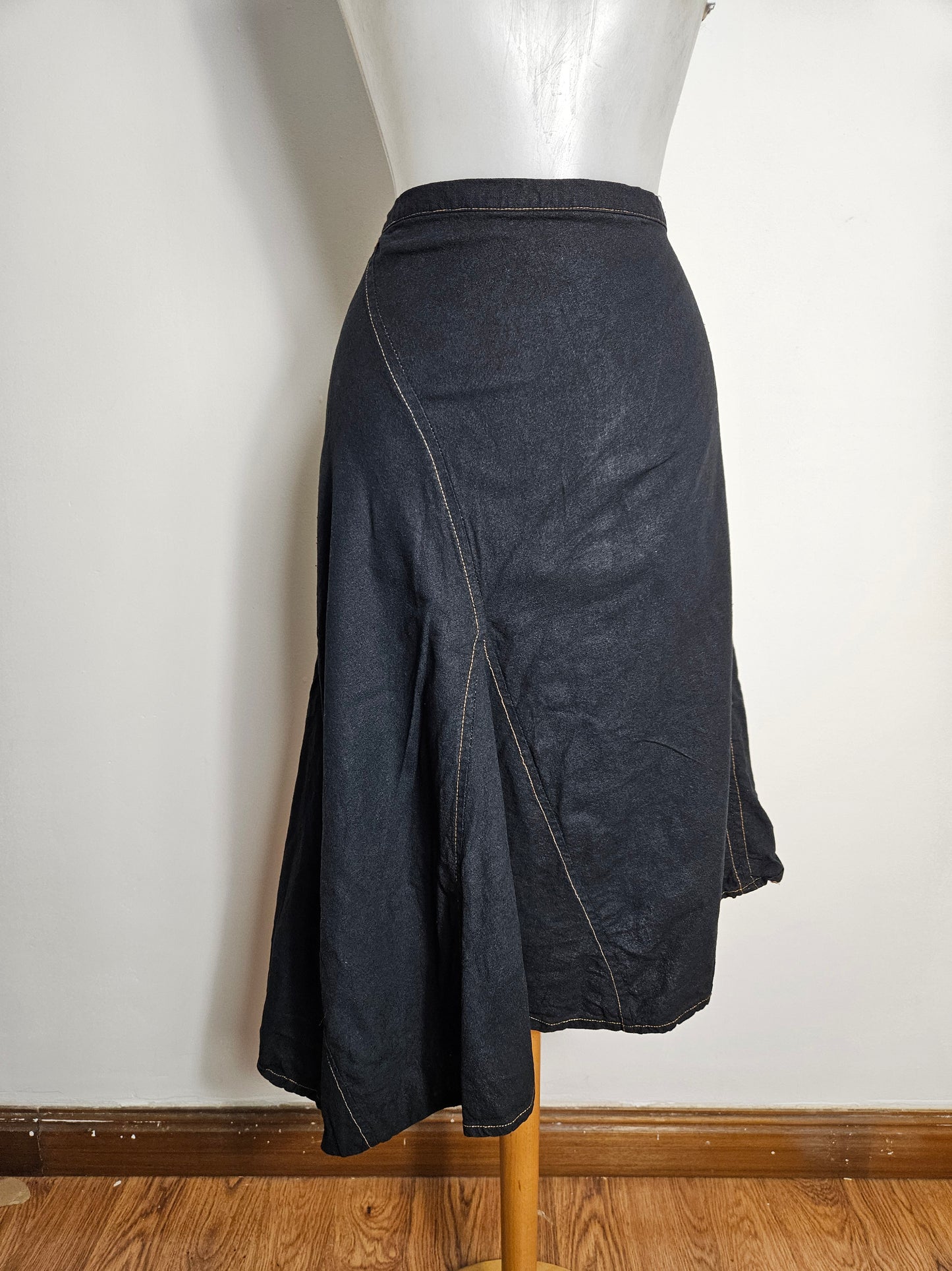 Jupe asymétrique noire et orange