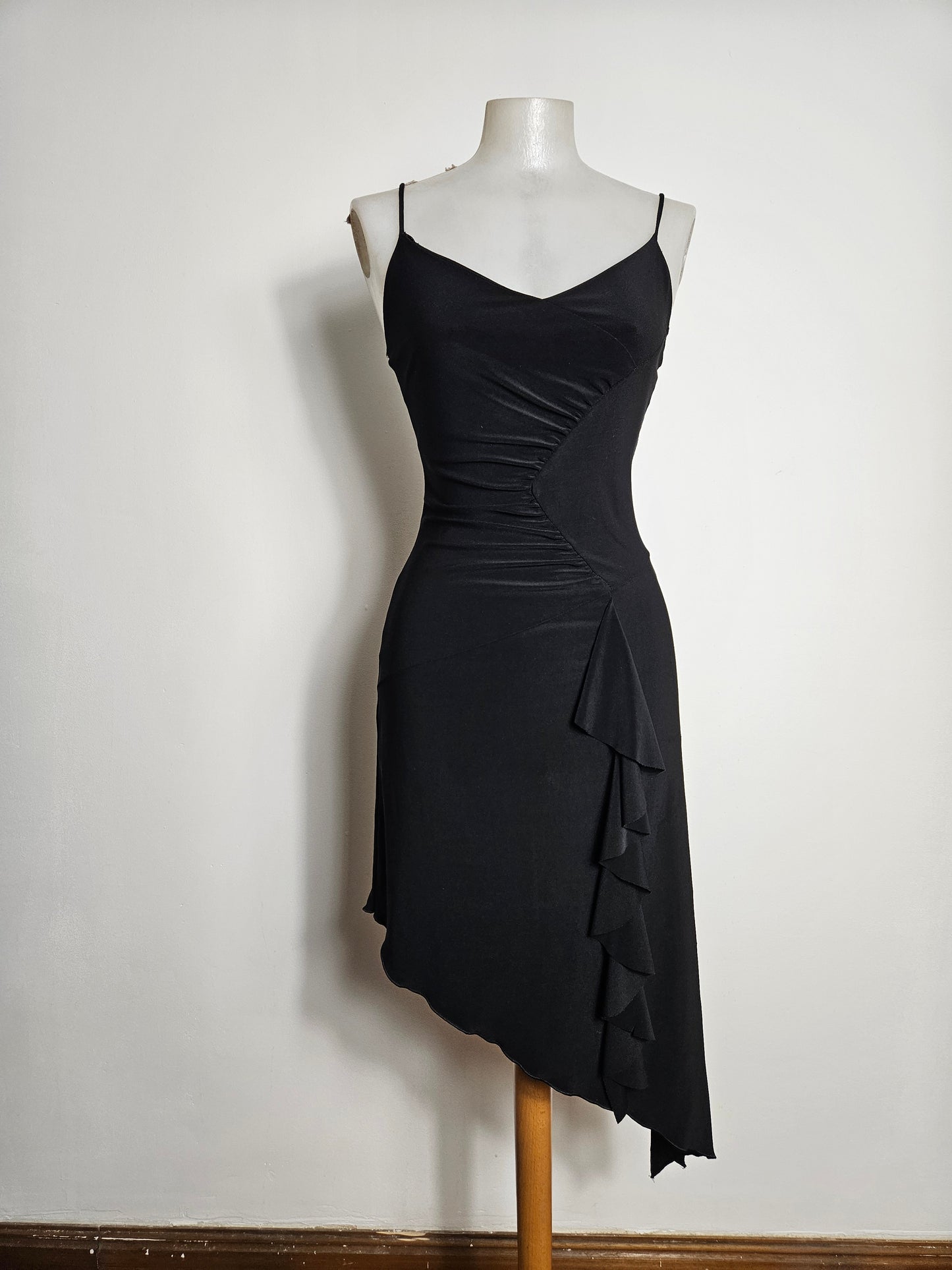 Robe asymétrique noire