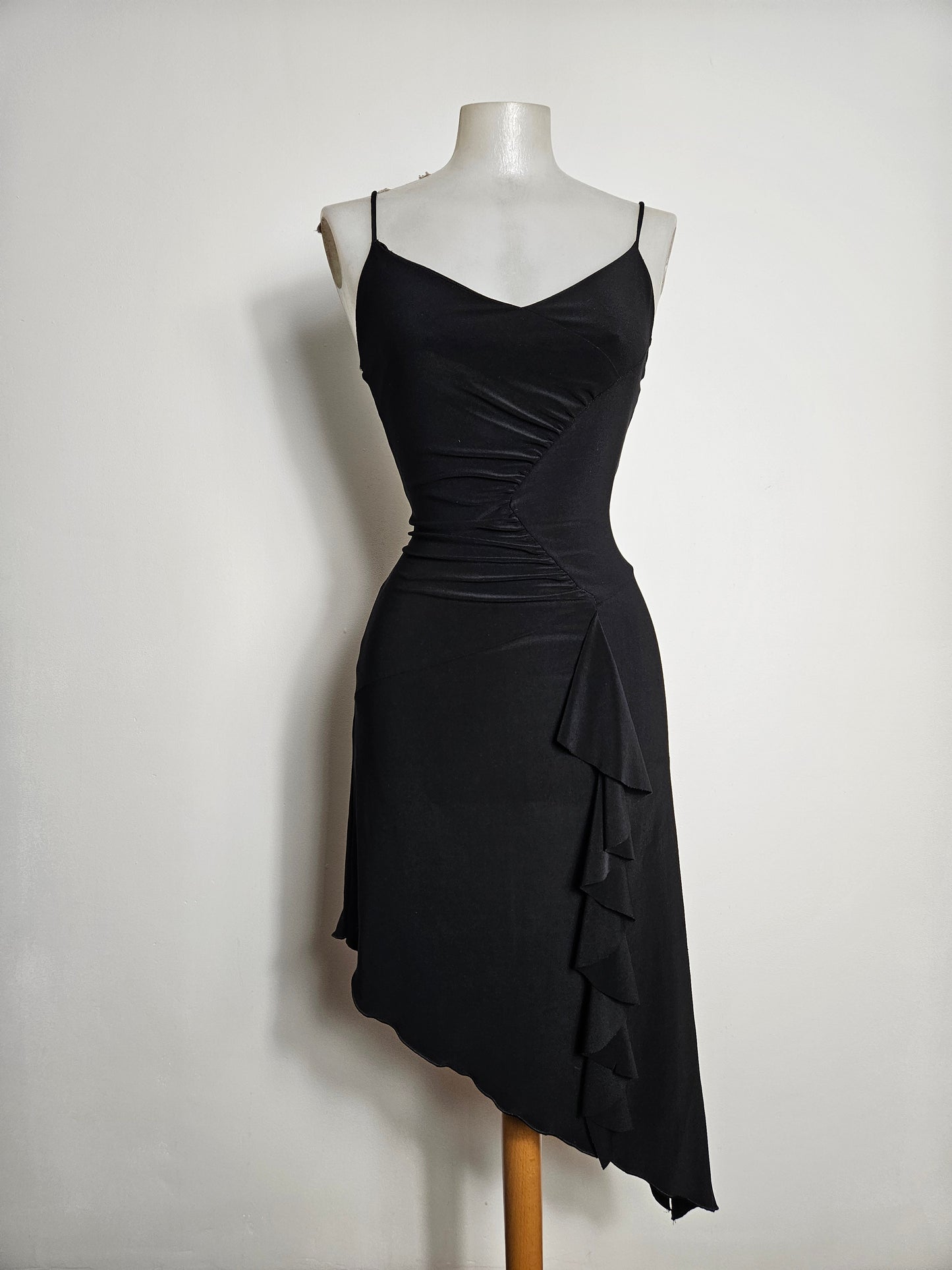 Robe asymétrique noire