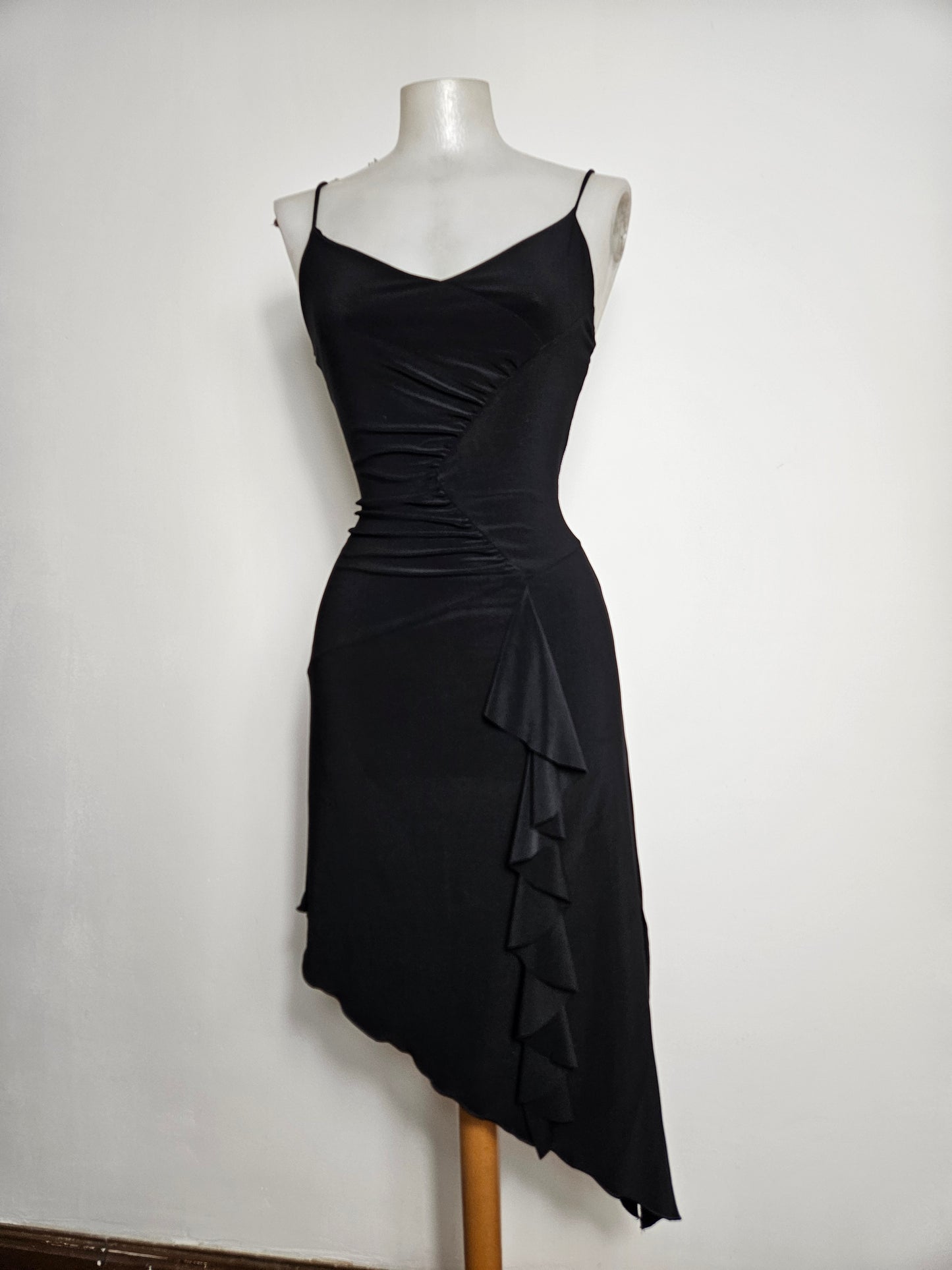 Robe asymétrique noire