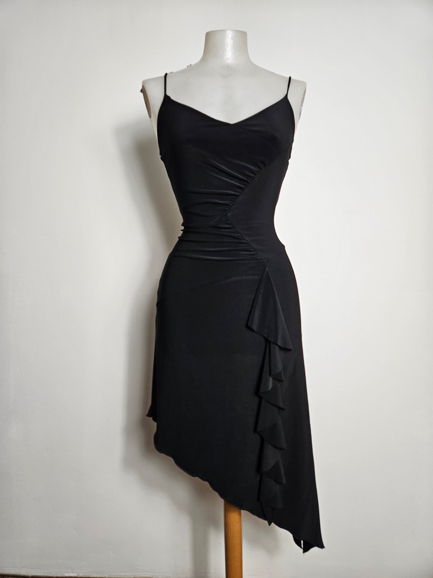 Robe asymétrique noire