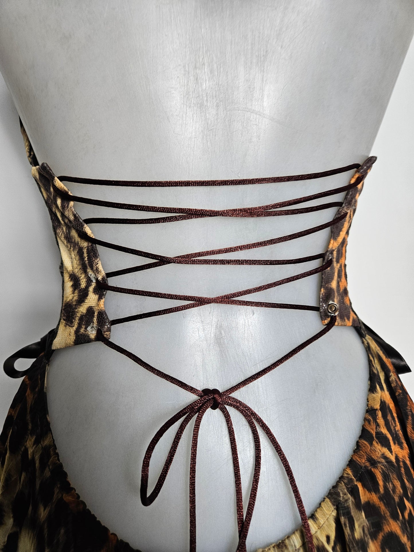 Robe asymétrique léopard