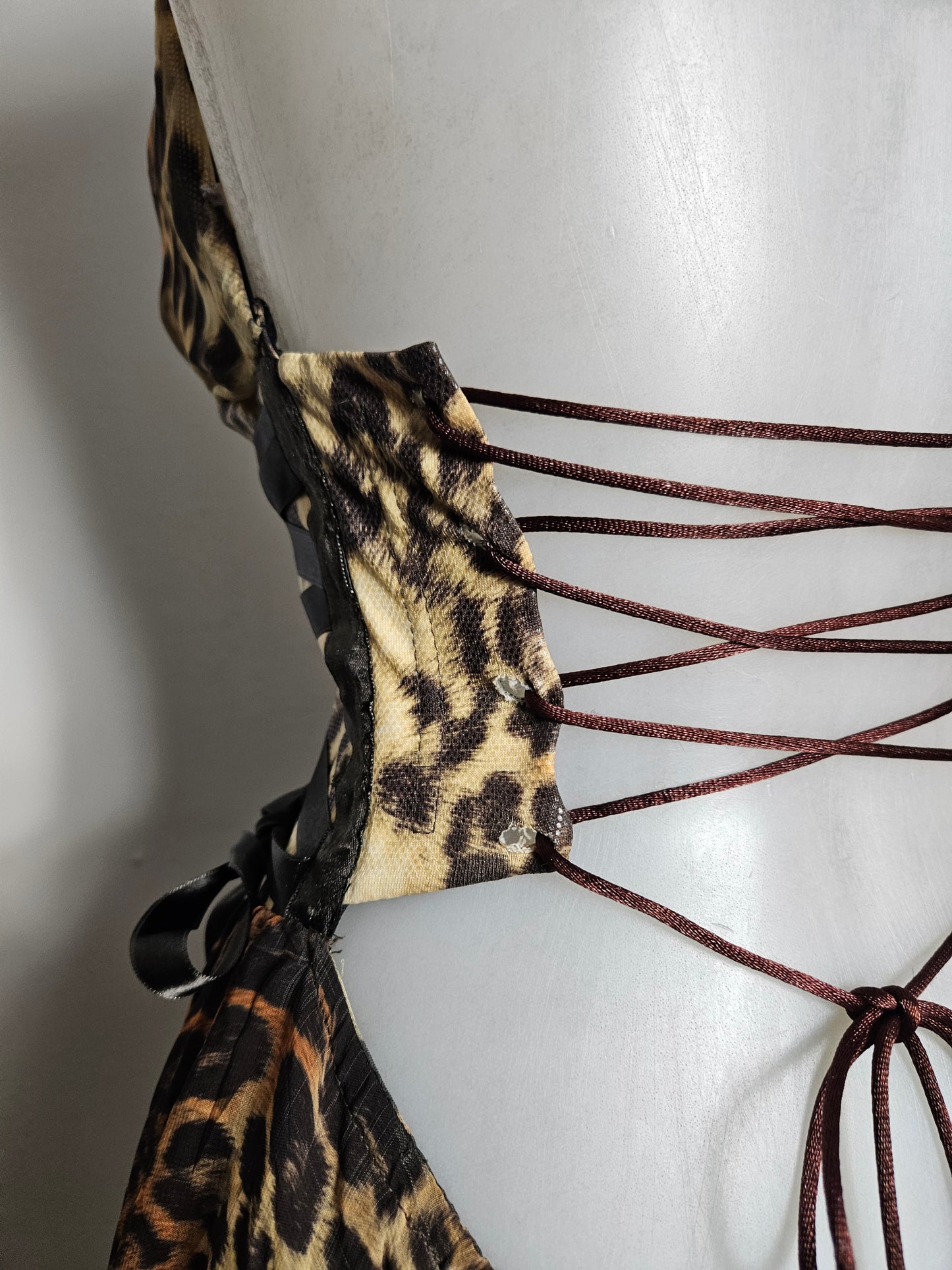 Robe asymétrique léopard