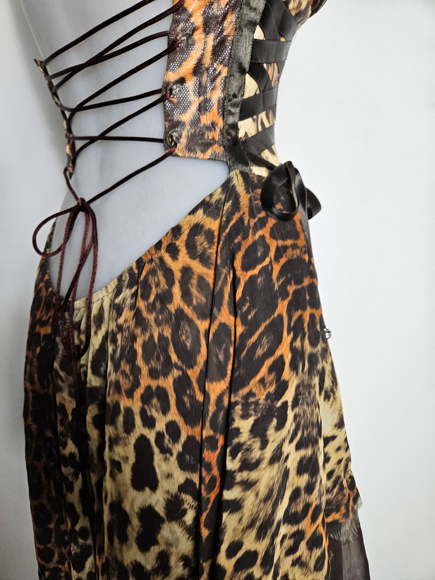 Robe asymétrique léopard