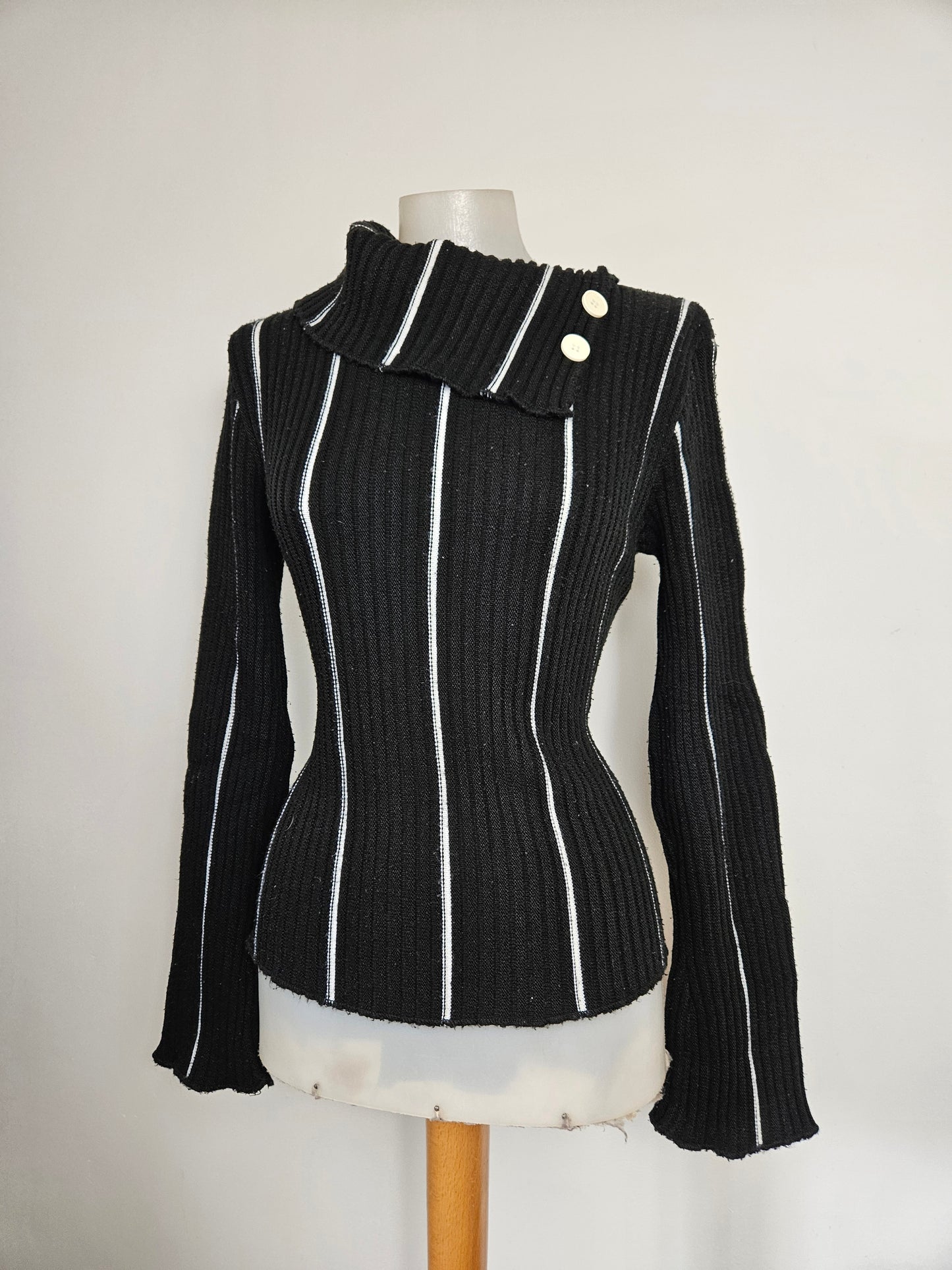 Pull rayé noir et blanc