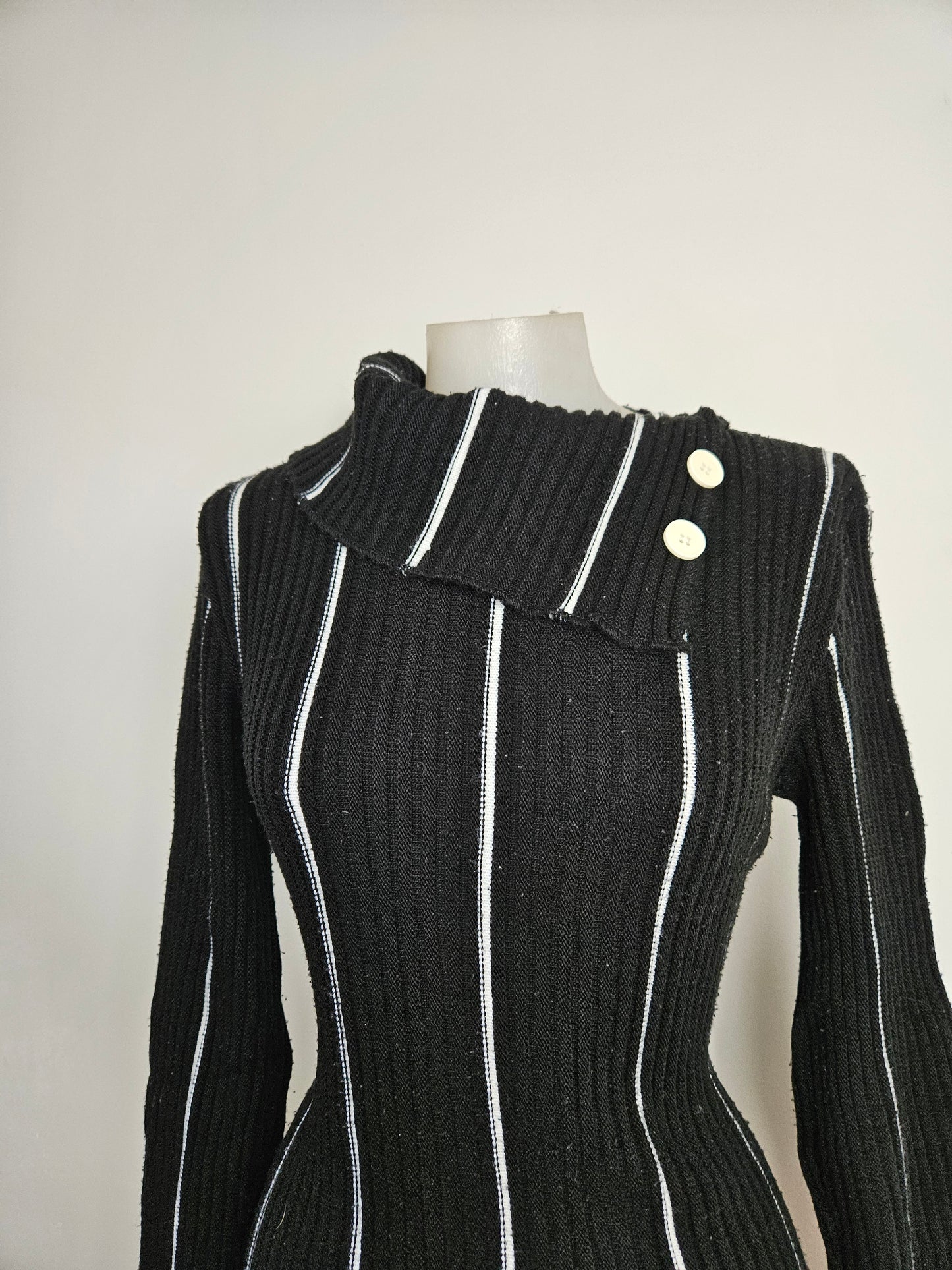 Pull rayé noir et blanc