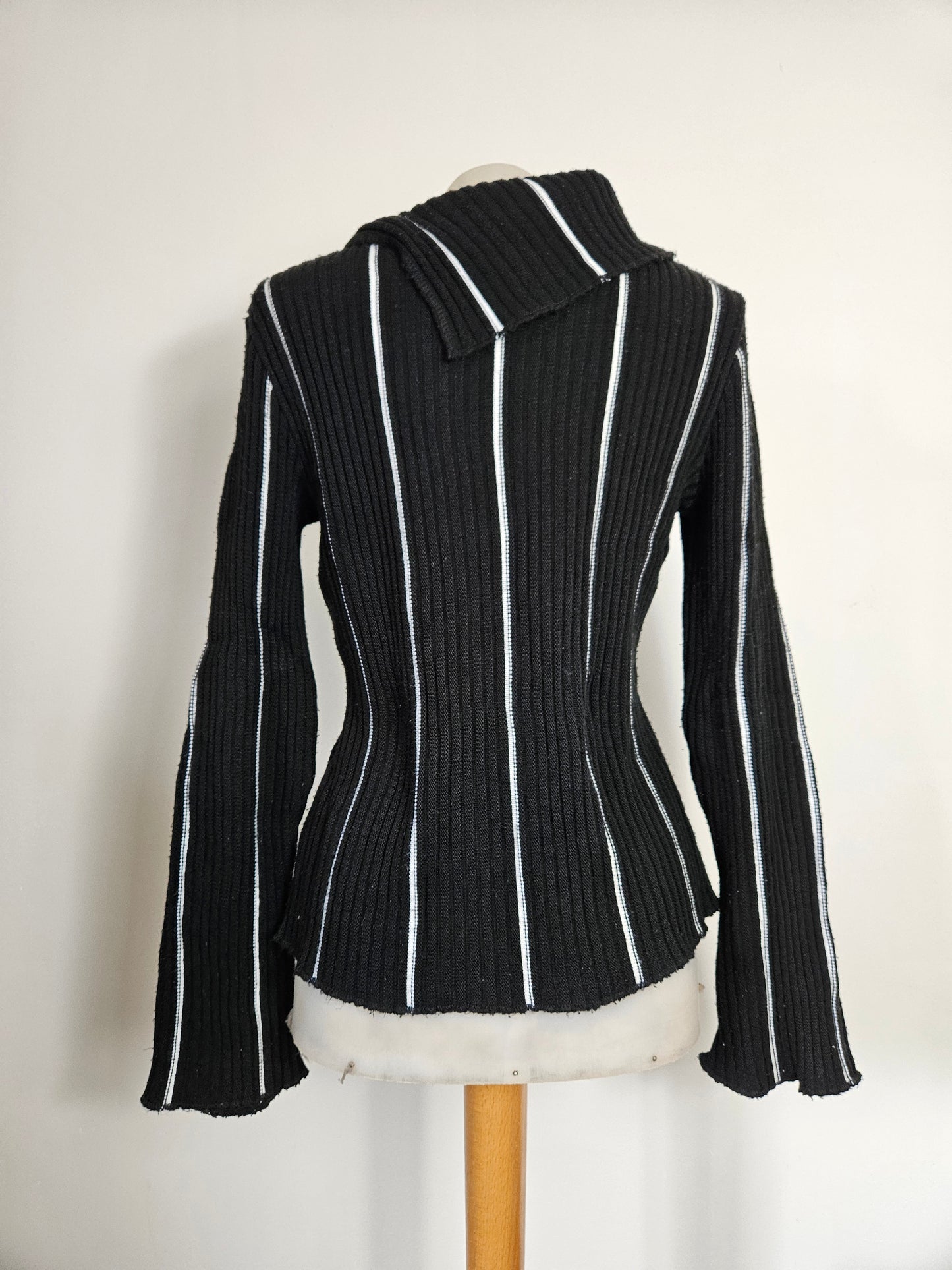 Pull rayé noir et blanc