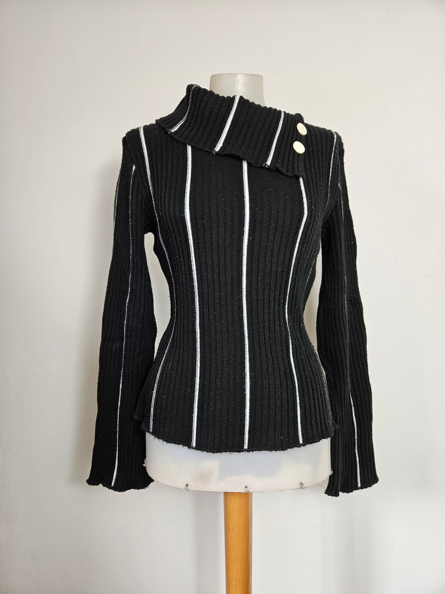 Pull rayé noir et blanc